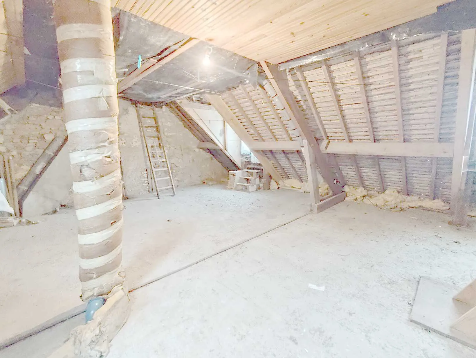 Maison spacieuse avec Annexe et terrain à Saint Victeur - Investissez dès aujourd'hui 