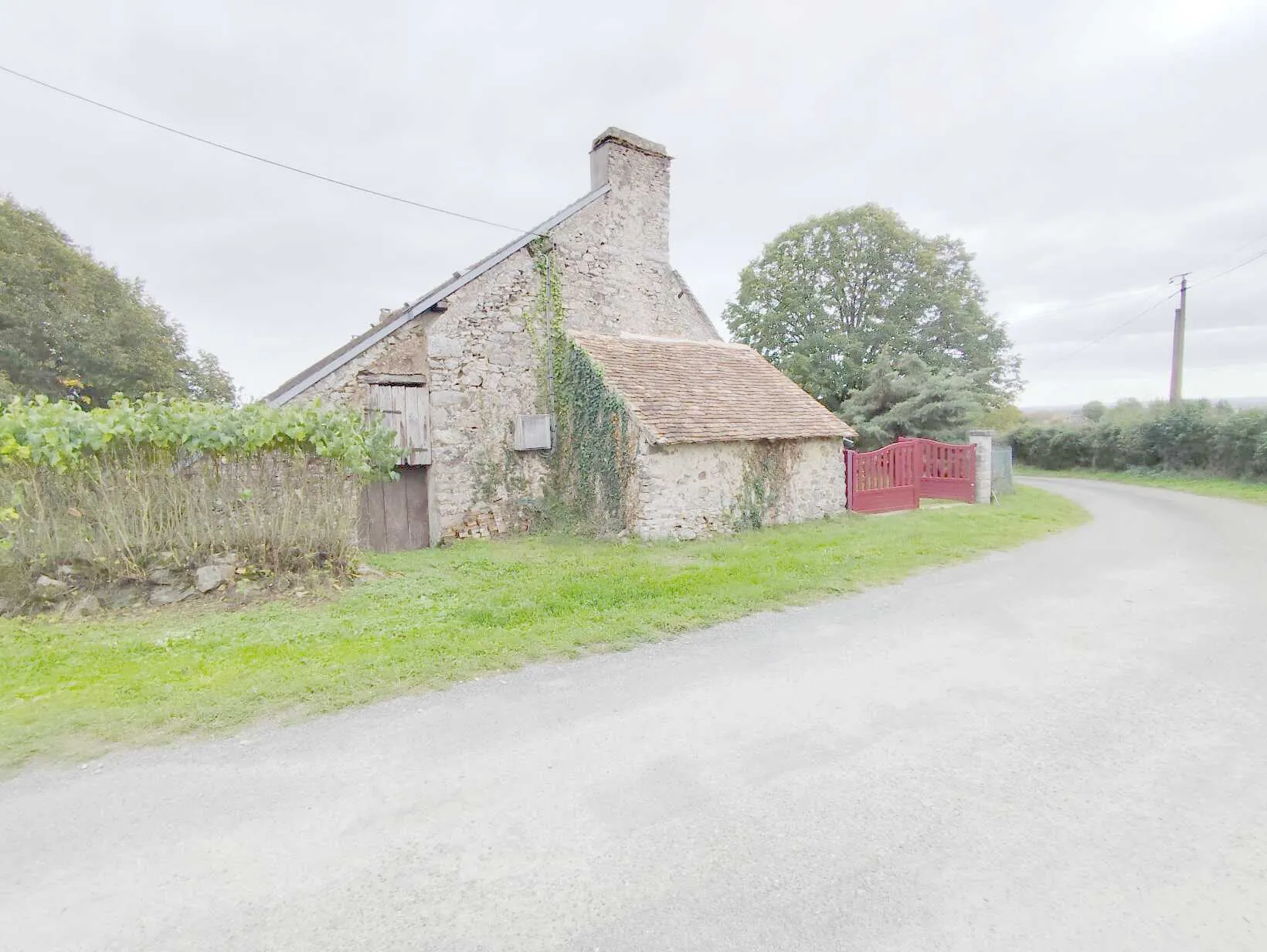 Maison spacieuse avec Annexe et terrain à Saint Victeur - Investissez dès aujourd'hui 