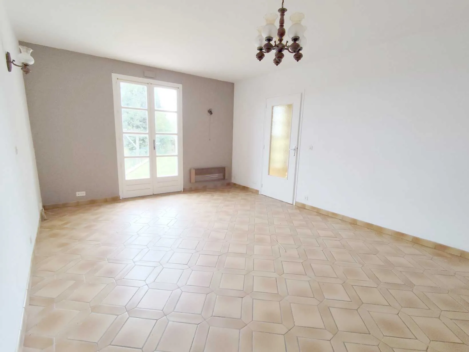 Maison spacieuse avec Annexe et terrain à Saint Victeur - Investissez dès aujourd'hui 