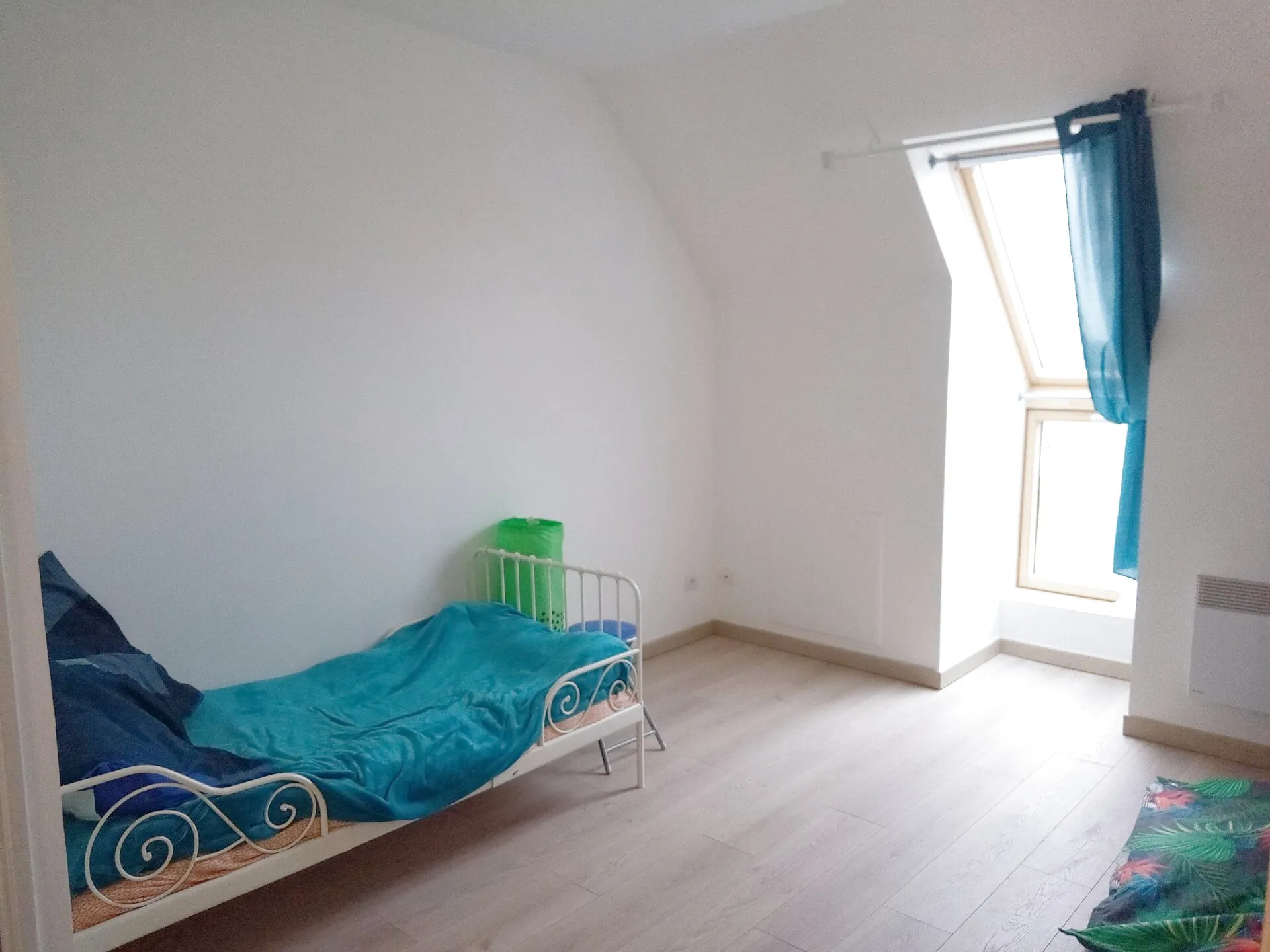 Maison moderne avec 4 chambres et grand terrain à Saint-Léger-le-Petit 