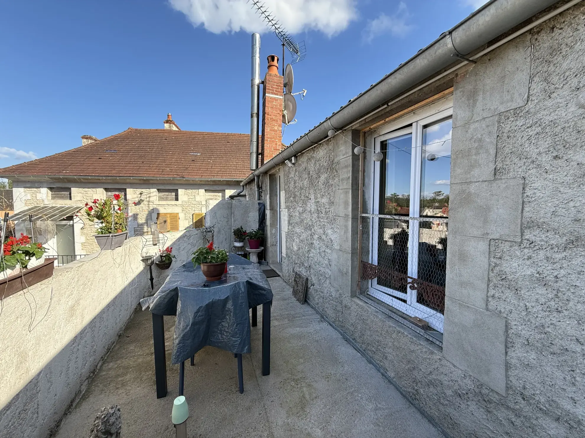 Investissement immobilier à Montbard avec 3 appartements et potentiel locatif élevé