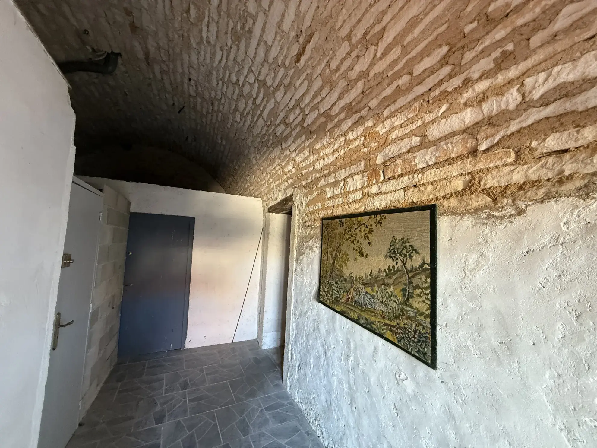 Investissement immobilier à Montbard avec 3 appartements et potentiel locatif élevé 