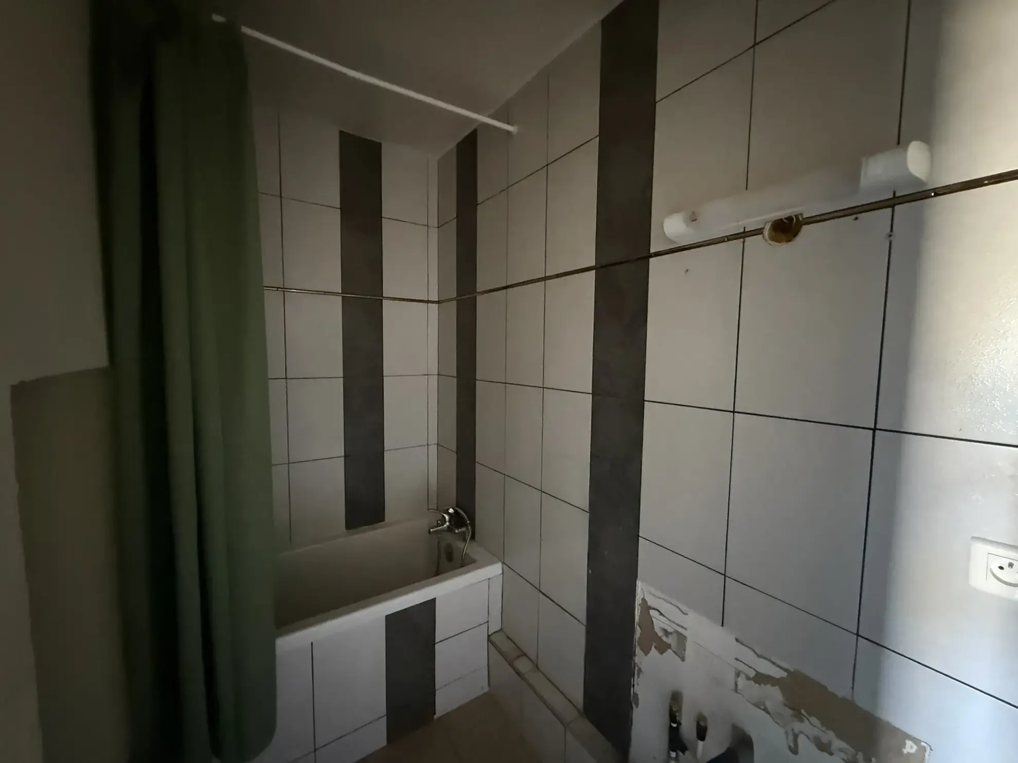 Investissement immobilier à Montbard avec 3 appartements et potentiel locatif élevé 