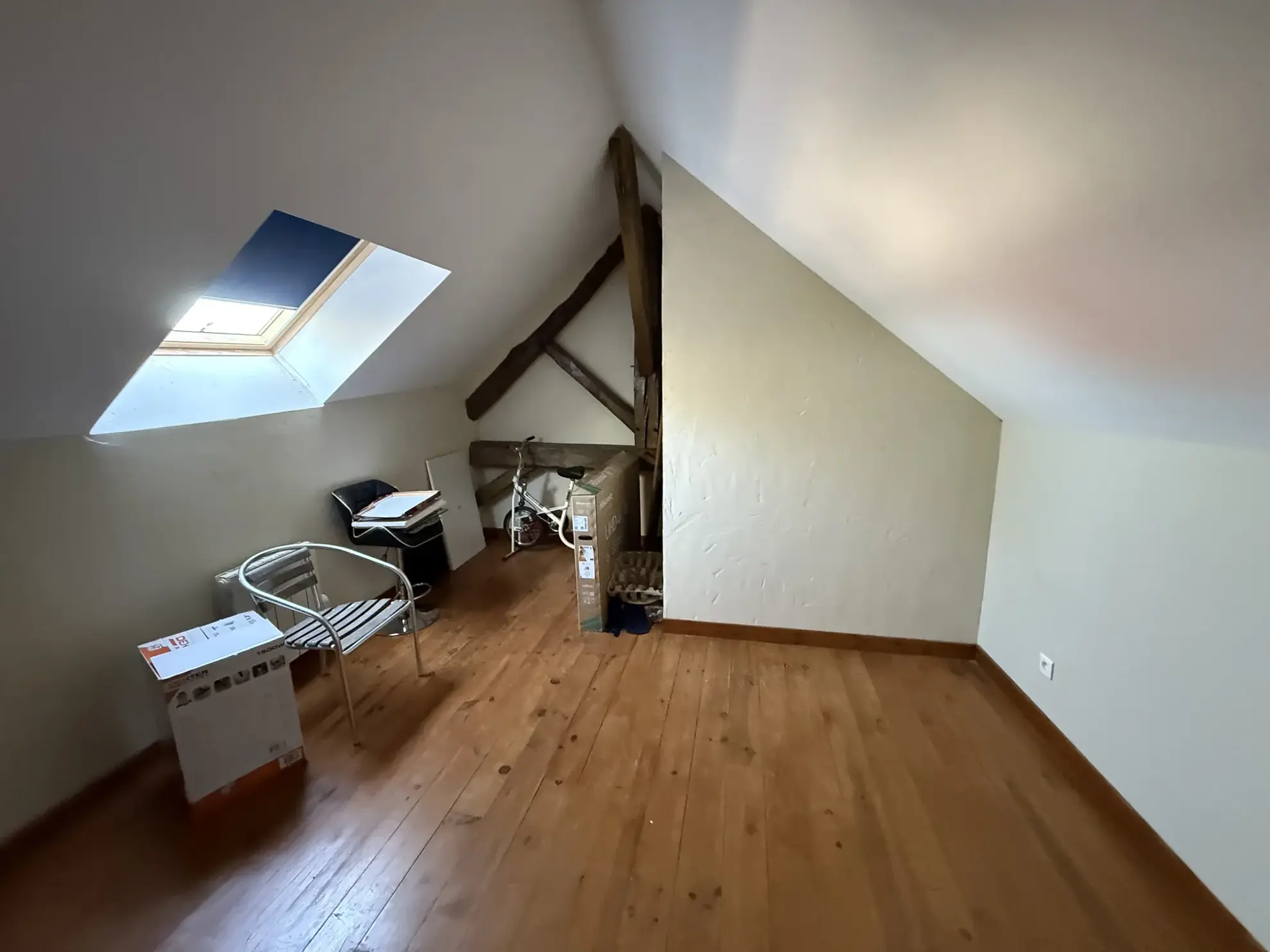 Investissement immobilier à Montbard avec 3 appartements et potentiel locatif élevé 