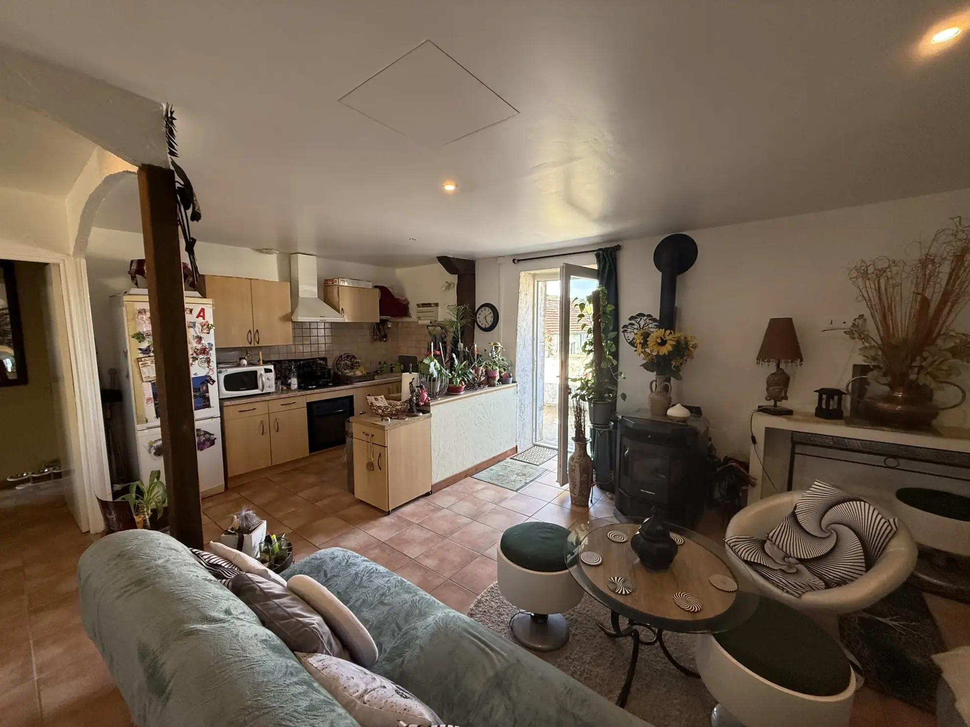 Investissement immobilier à Montbard avec 3 appartements et potentiel locatif élevé 