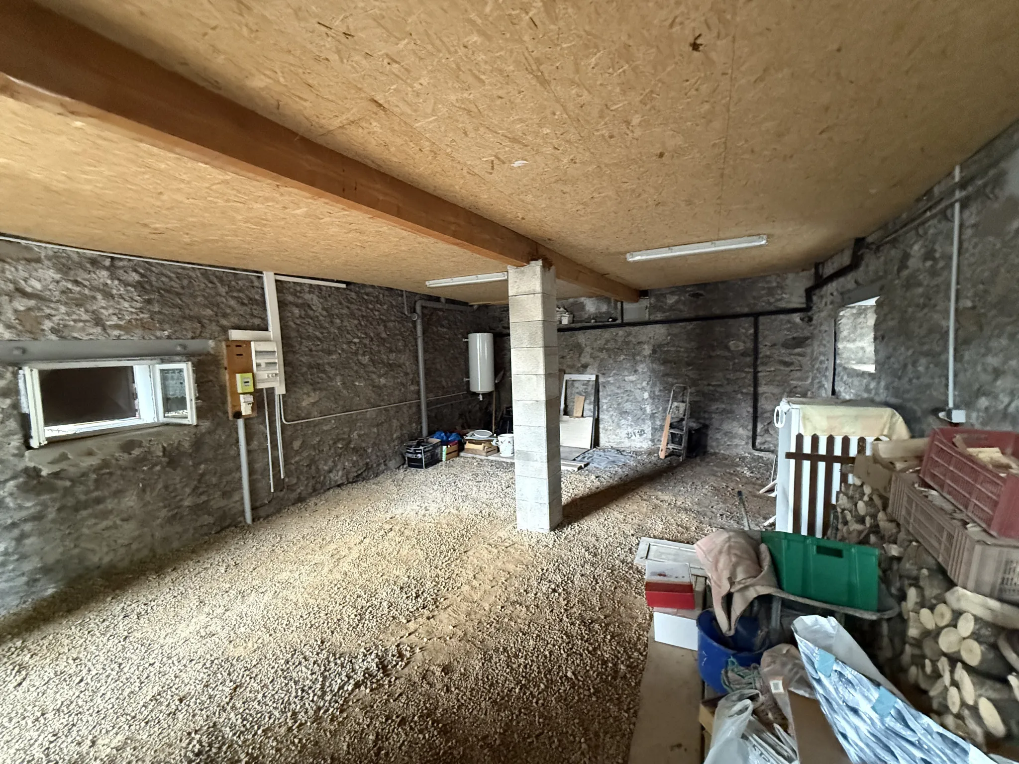 Maison de village à Saint-Front avec garage, proche commerces et 2 chambres 