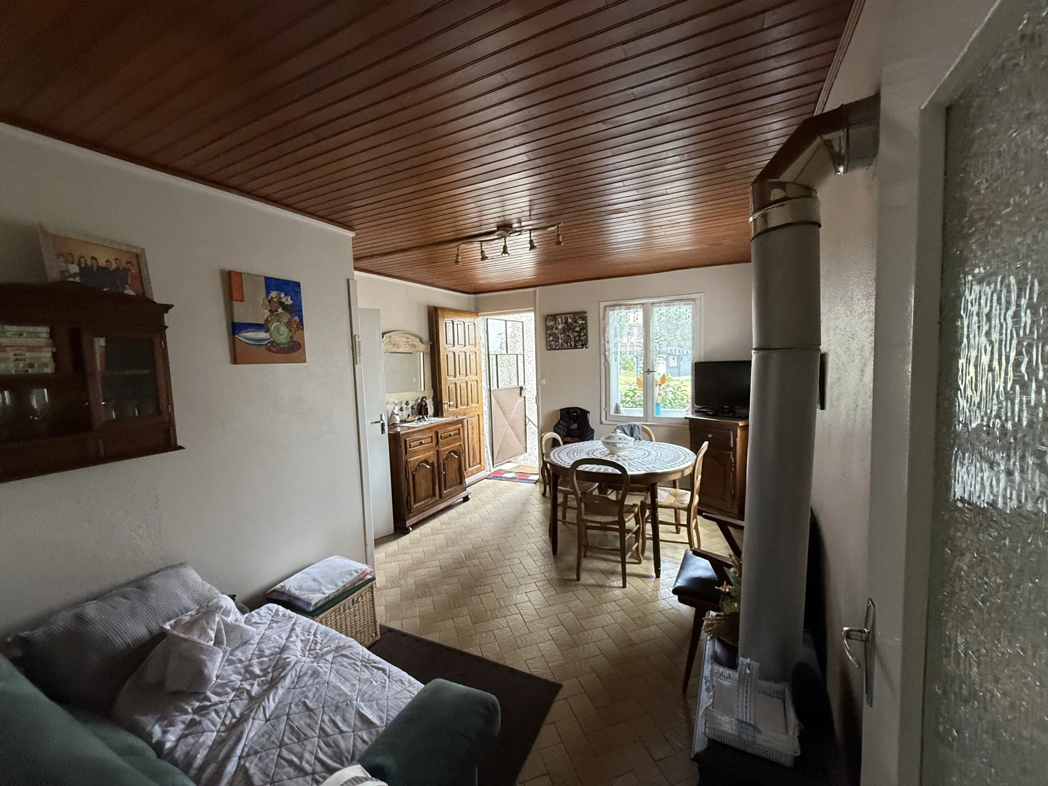 Maison de village à Saint-Front avec garage, proche commerces et 2 chambres 