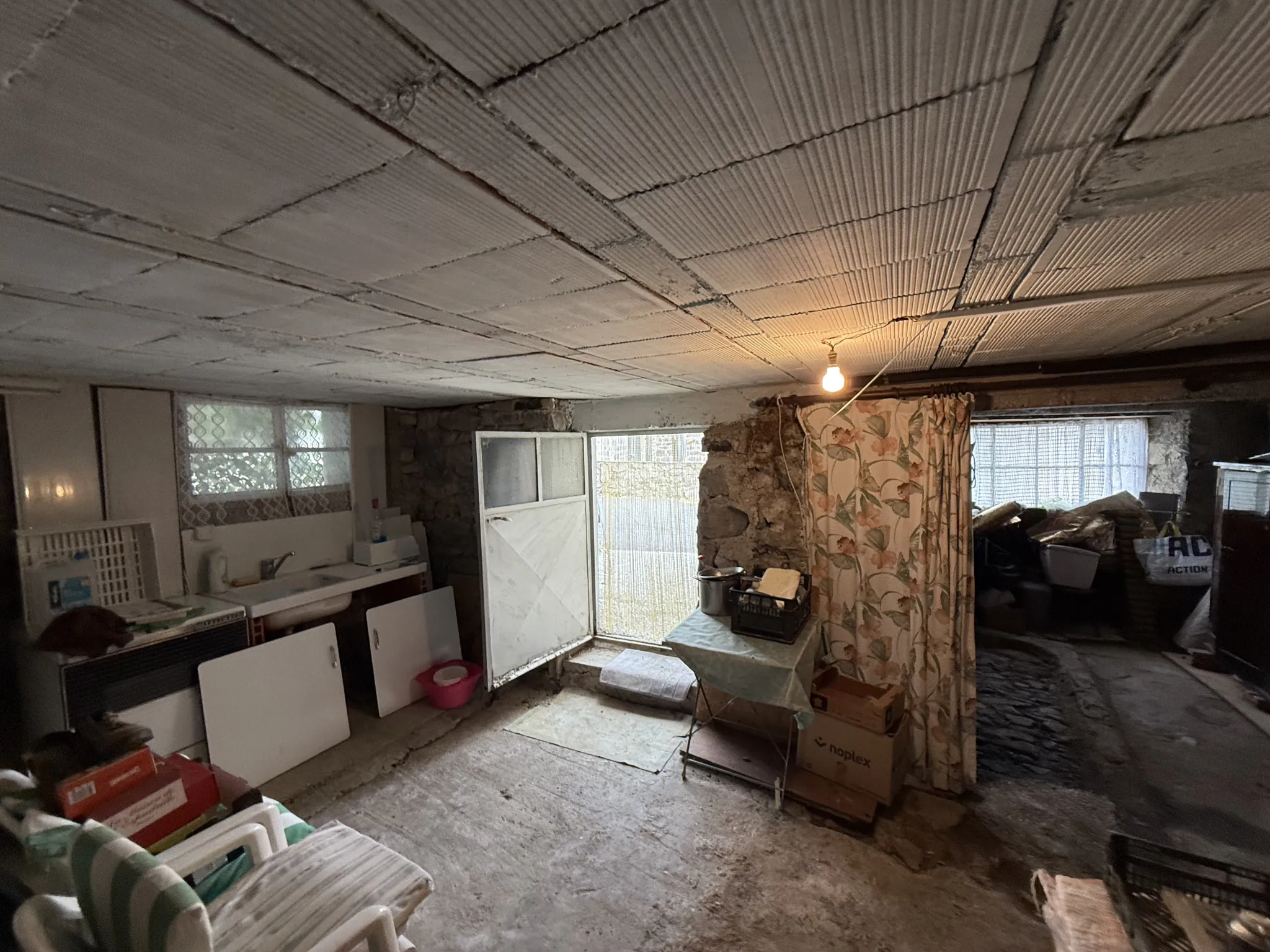 Maison de village à Saint-Front avec garage, proche commerces et 2 chambres 