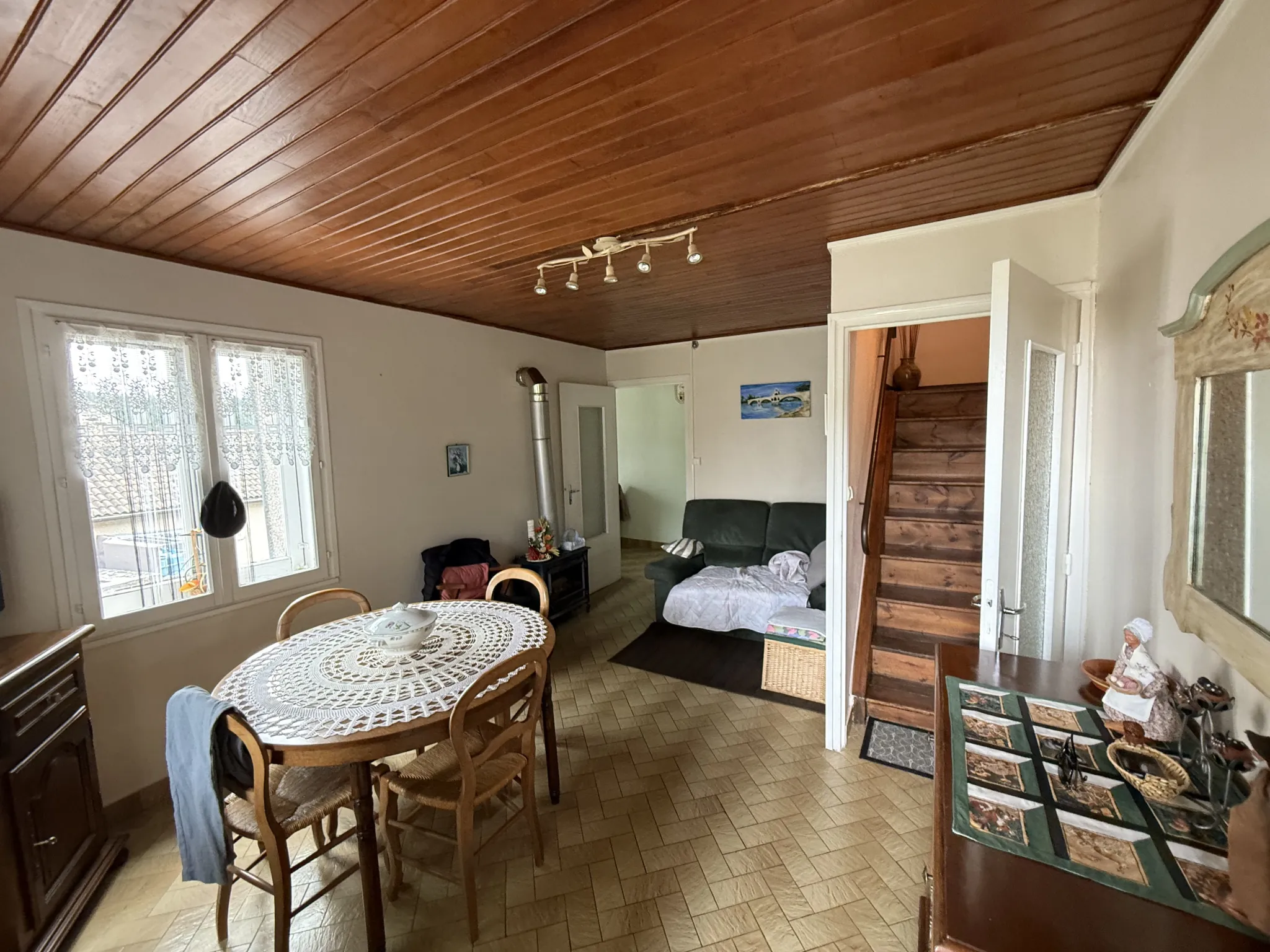 Maison de village à Saint-Front avec garage, proche commerces et 2 chambres 