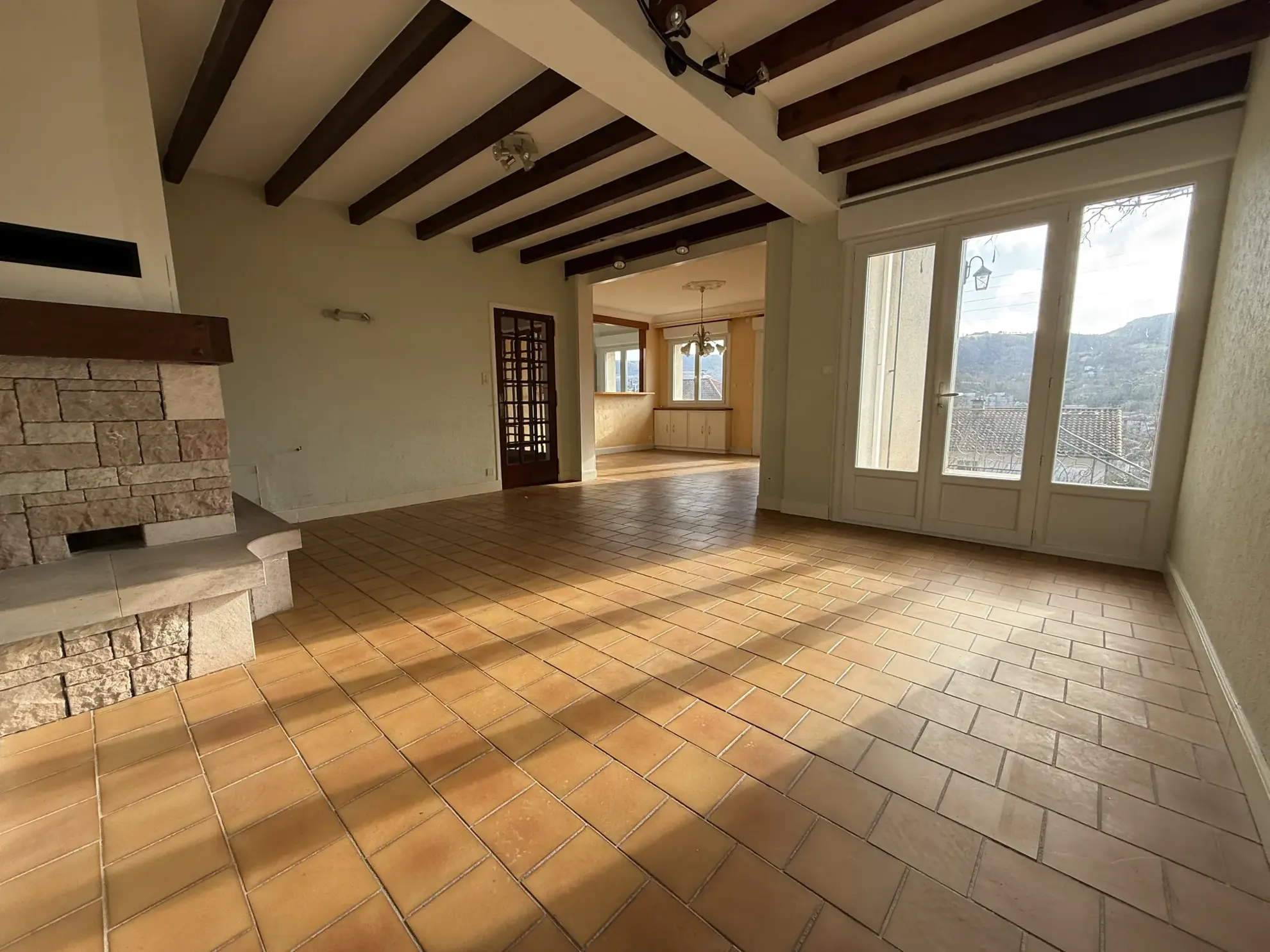 Vente maison spacieuse avec garage et terrasse à Saint Affrique 