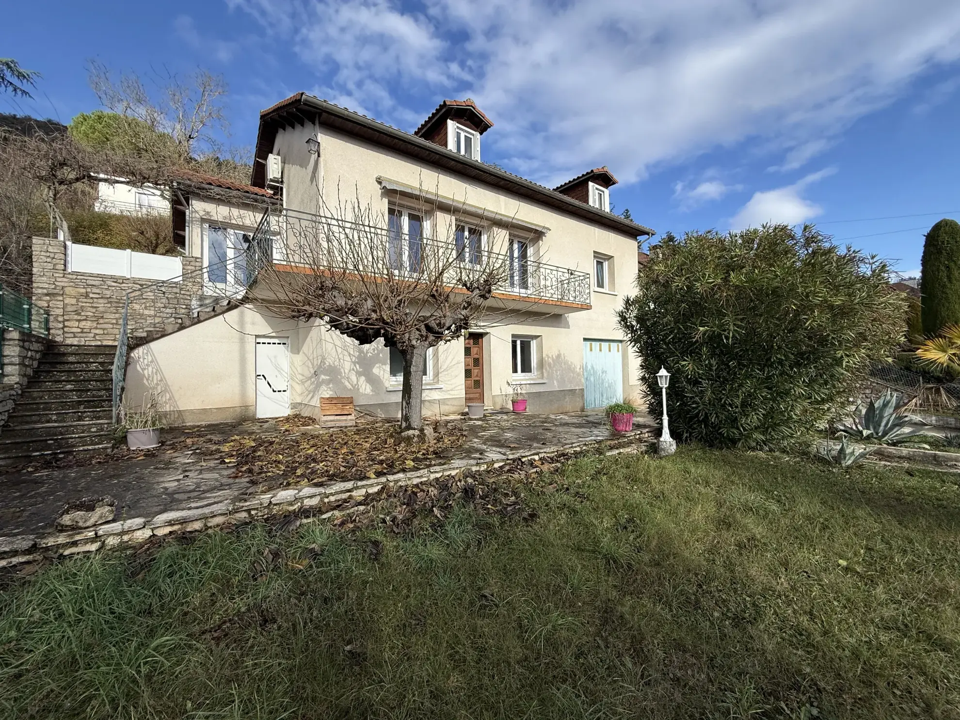 Vente maison spacieuse avec garage et terrasse à Saint Affrique