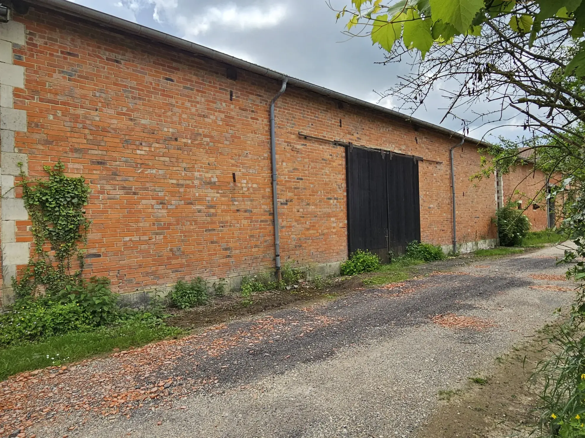 Grande ferme à vendre à Heiltz-le-Maurupt avec atelier, hangar et verger 