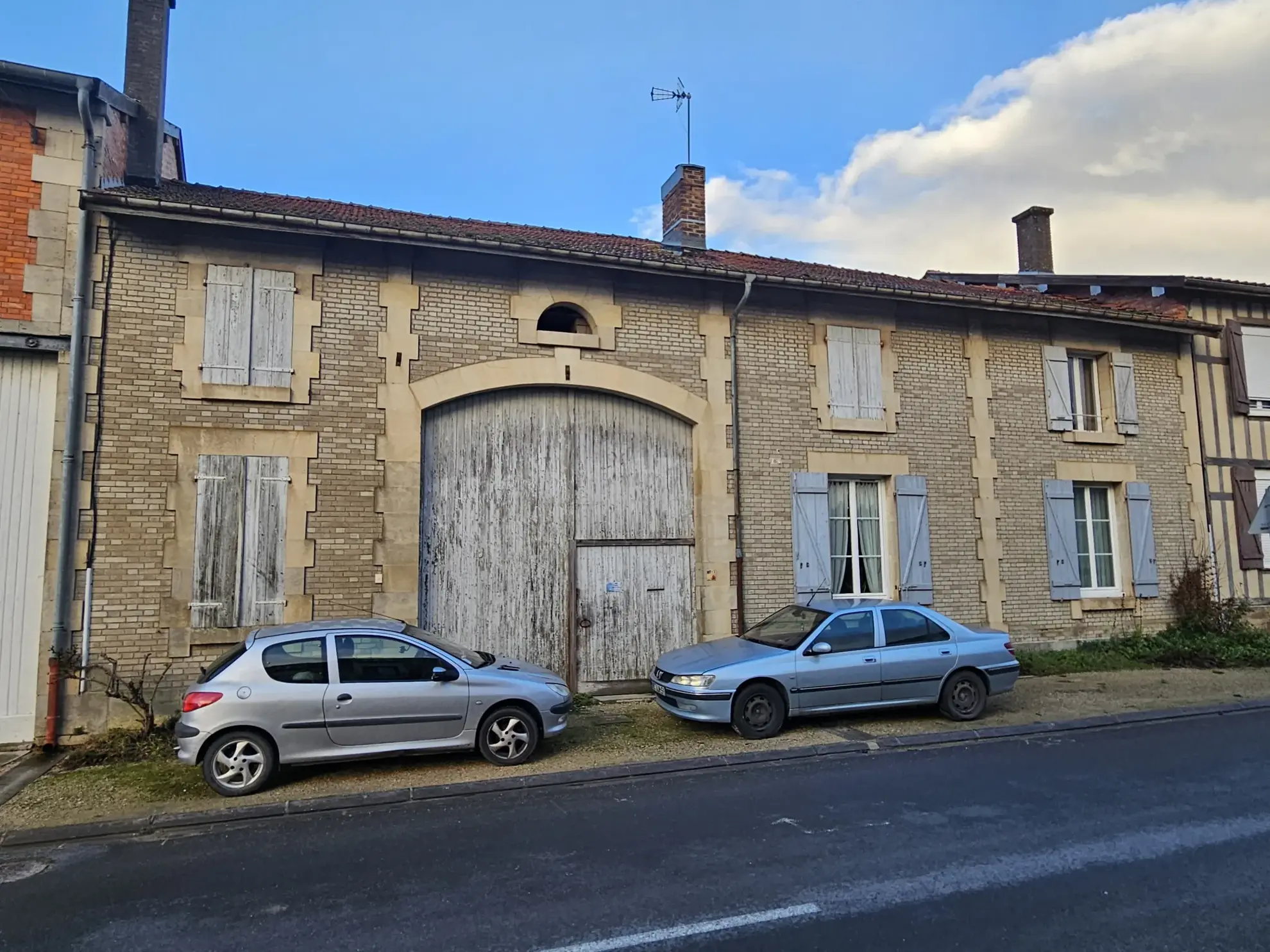 Grande ferme à vendre à Heiltz-le-Maurupt avec atelier, hangar et verger
