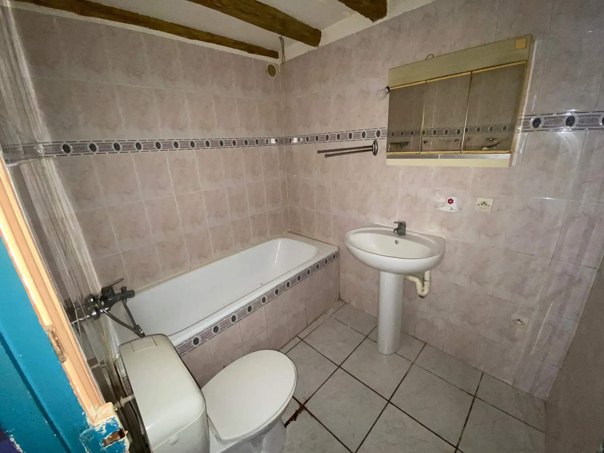 Appartement T2 bis à rénover de 48 m² au centre de Nîmes 