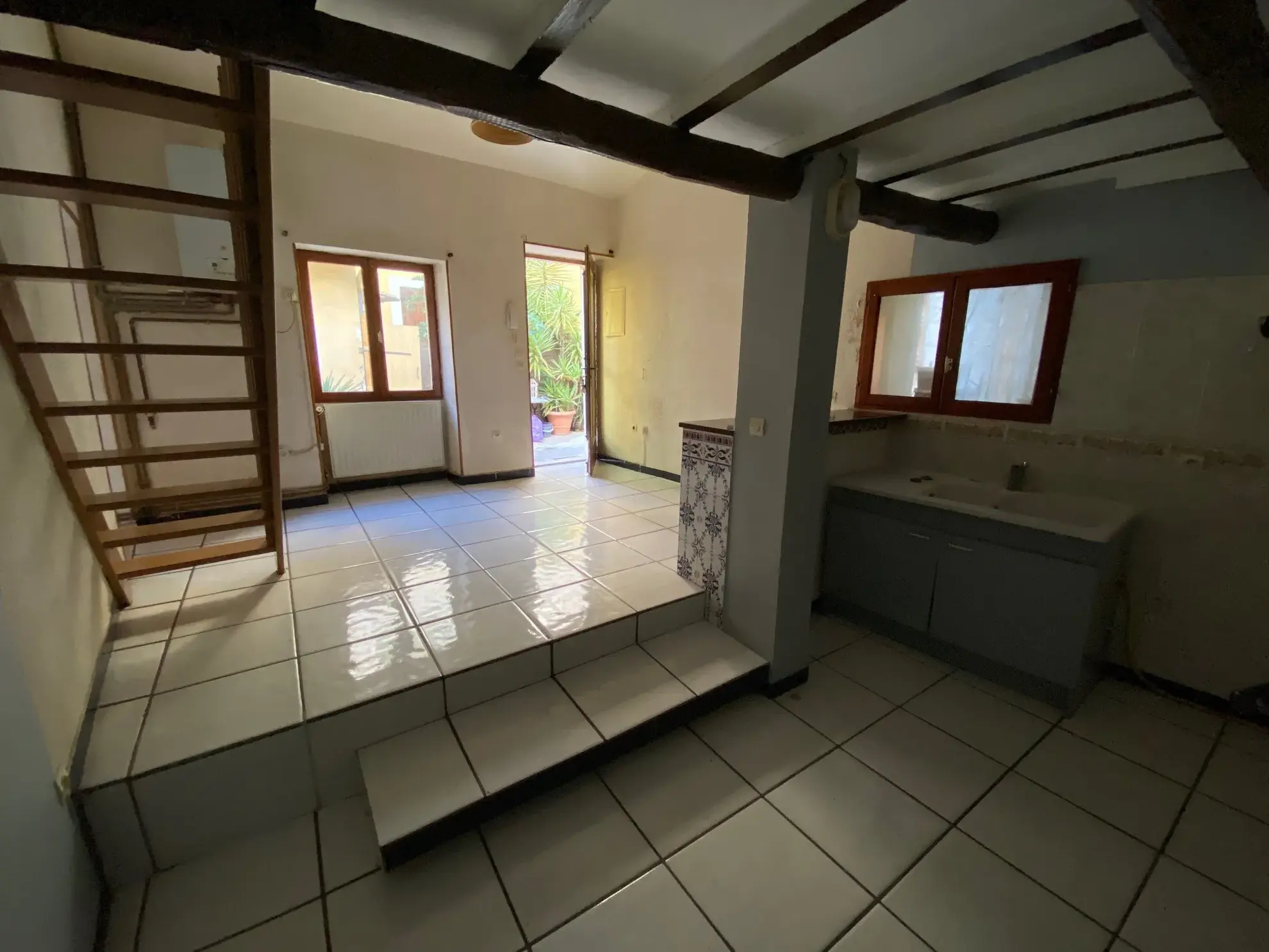 Appartement T2 bis à rénover de 48 m² au centre de Nîmes 