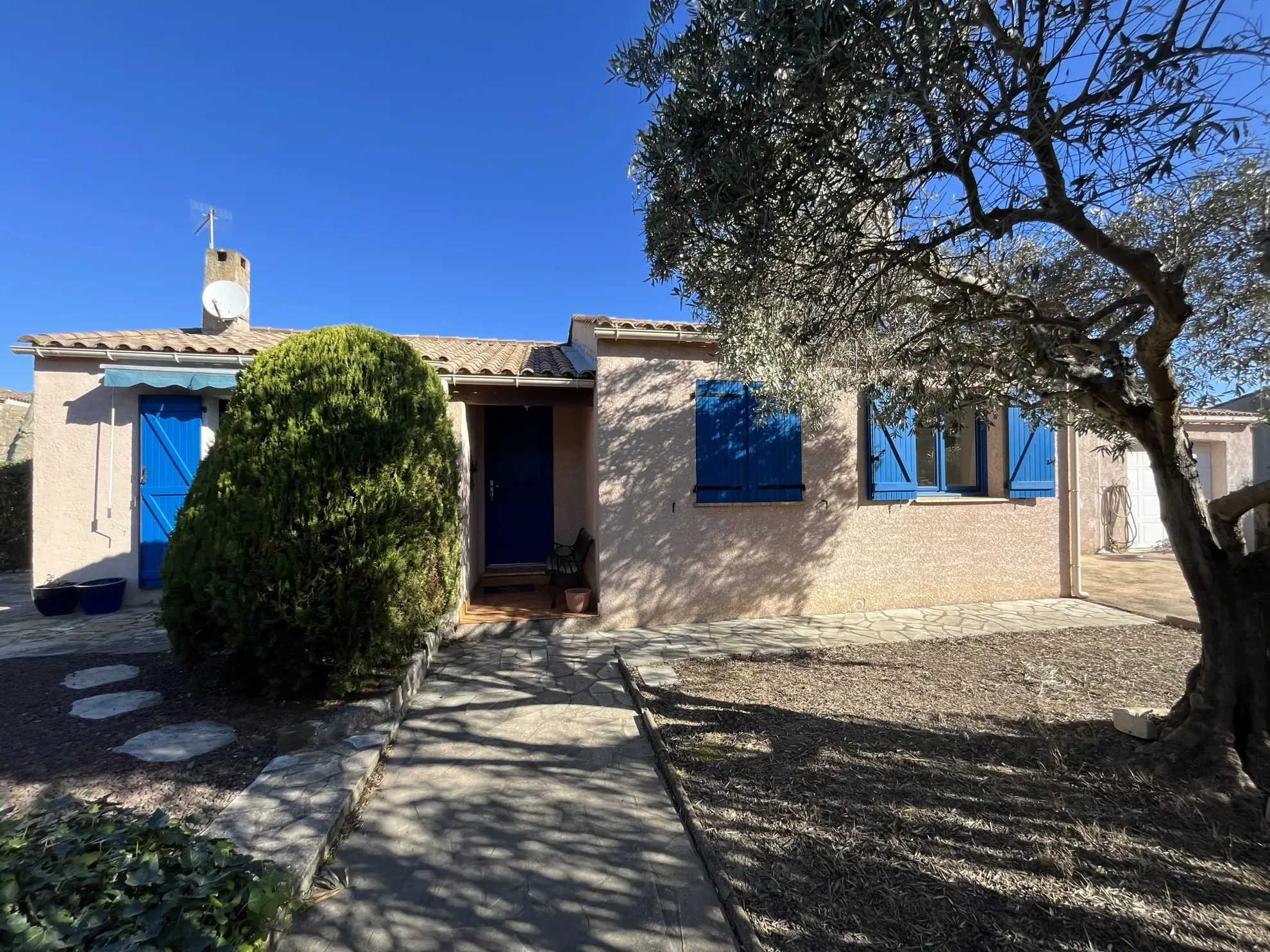 Villa à Montbrun-Des-Corbières avec jardin, piscine et garage 