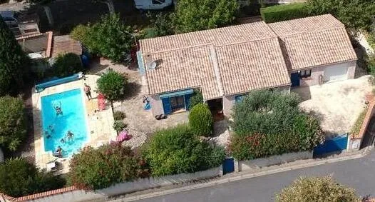 Villa à Montbrun-Des-Corbières avec jardin, piscine et garage 