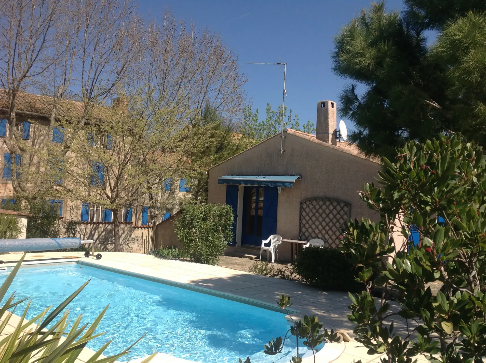 Villa à Montbrun-Des-Corbières avec jardin, piscine et garage 