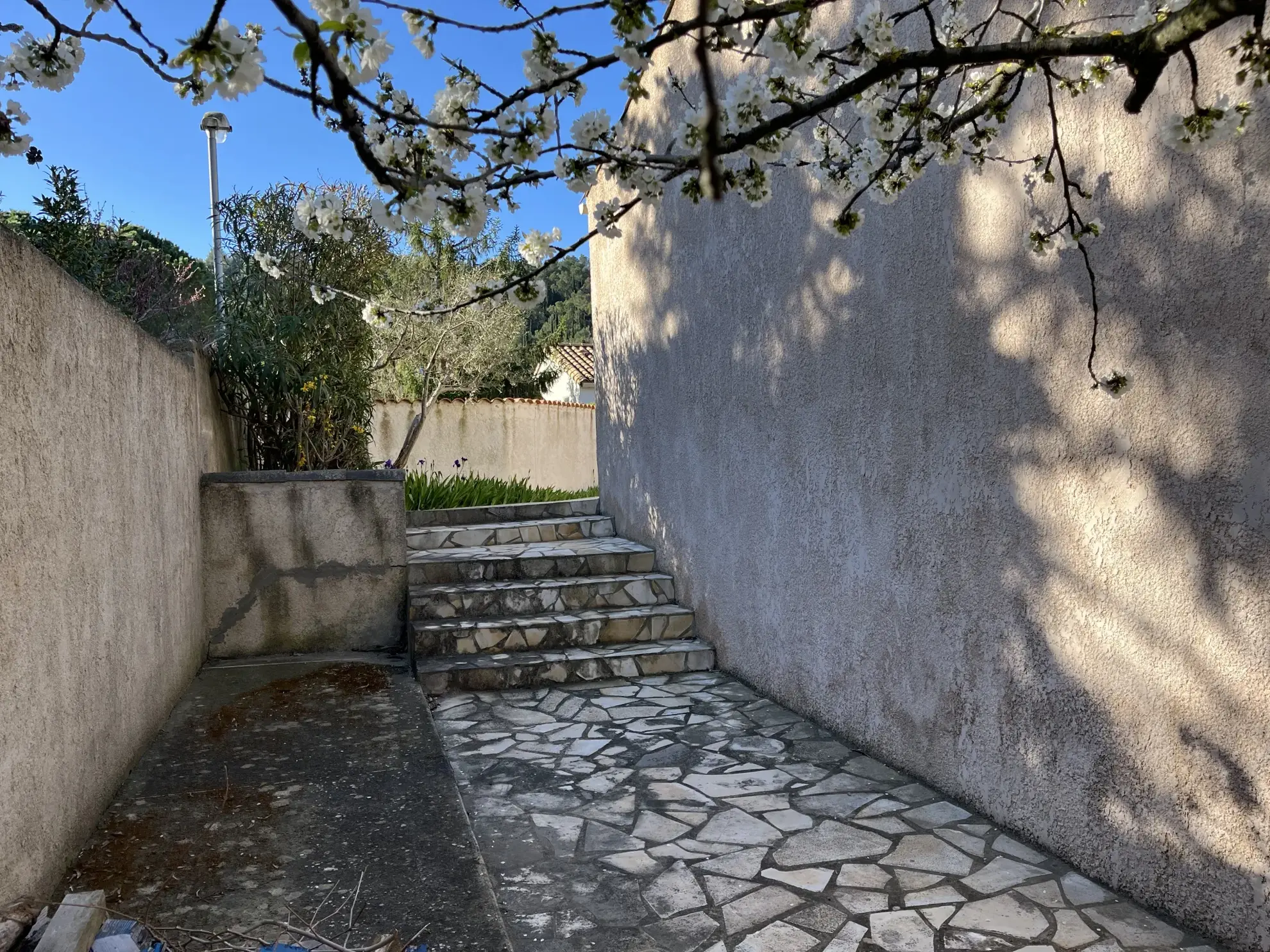 Villa à Montbrun-Des-Corbières avec jardin, piscine et garage 