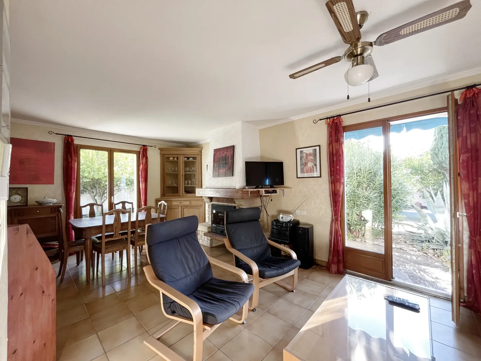 Villa à Montbrun-Des-Corbières avec jardin, piscine et garage 