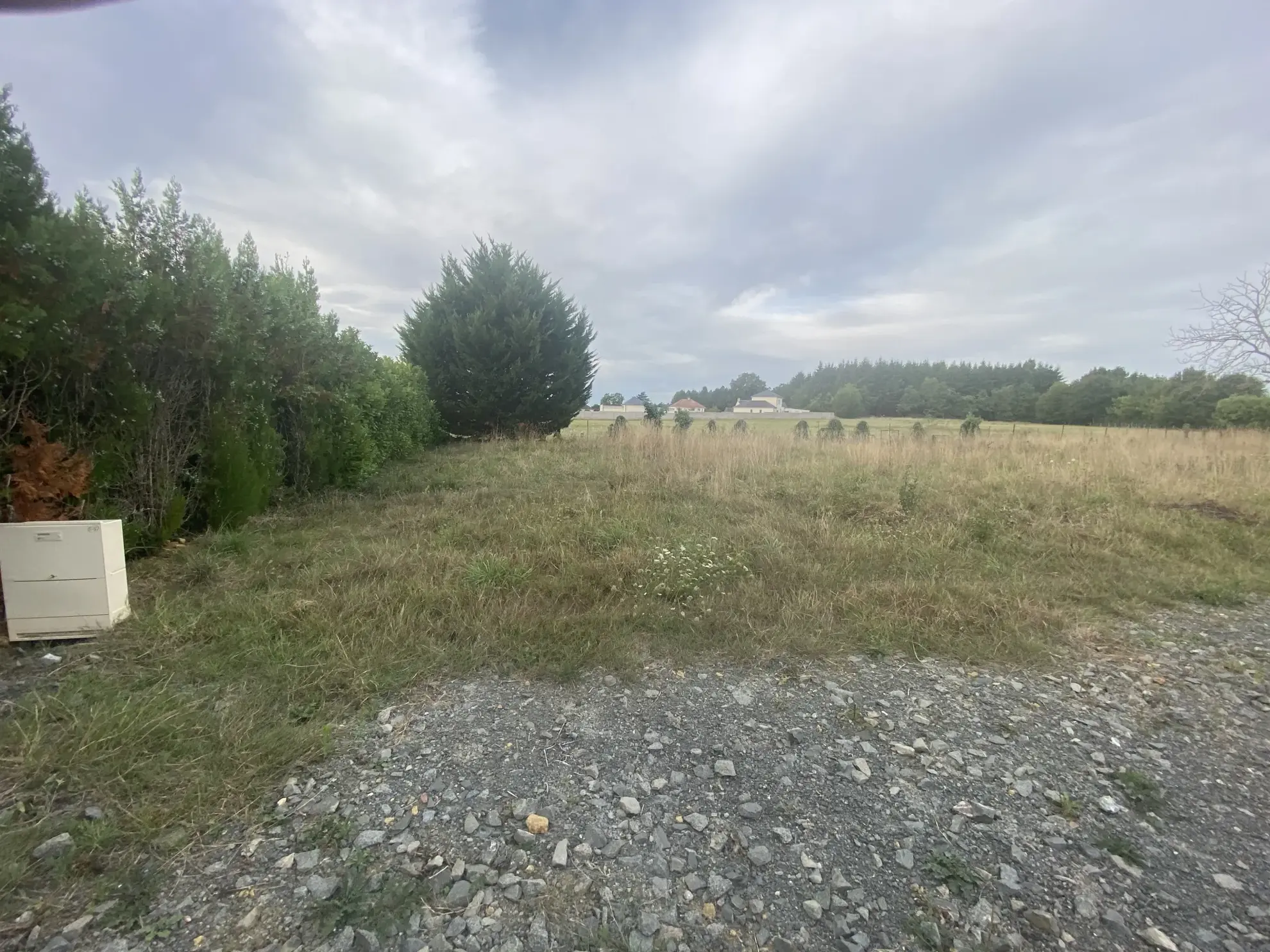 Terrain constructible viabilisé à Change proche du Mans 