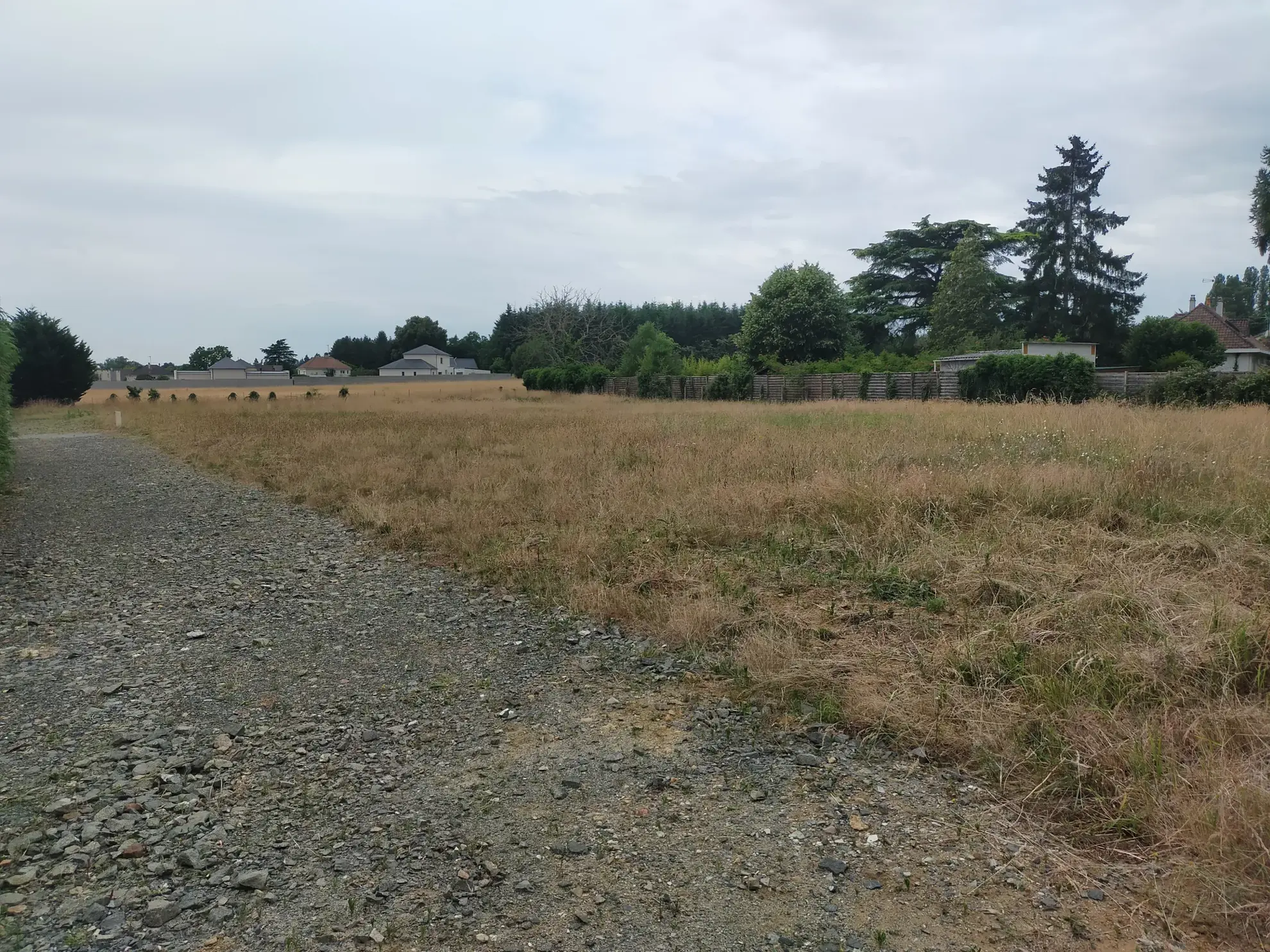 Terrain constructible viabilisé à Change proche du Mans 