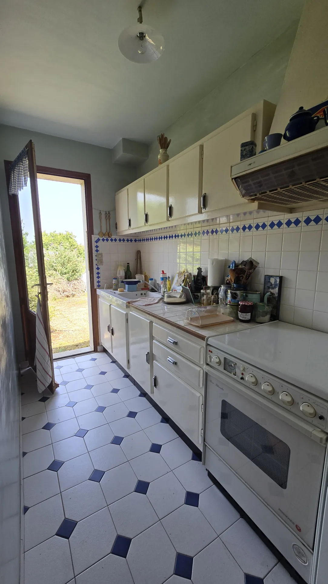 Maison à rafraîchir de 2 chambres avec garage à Saint Jean de liversay 