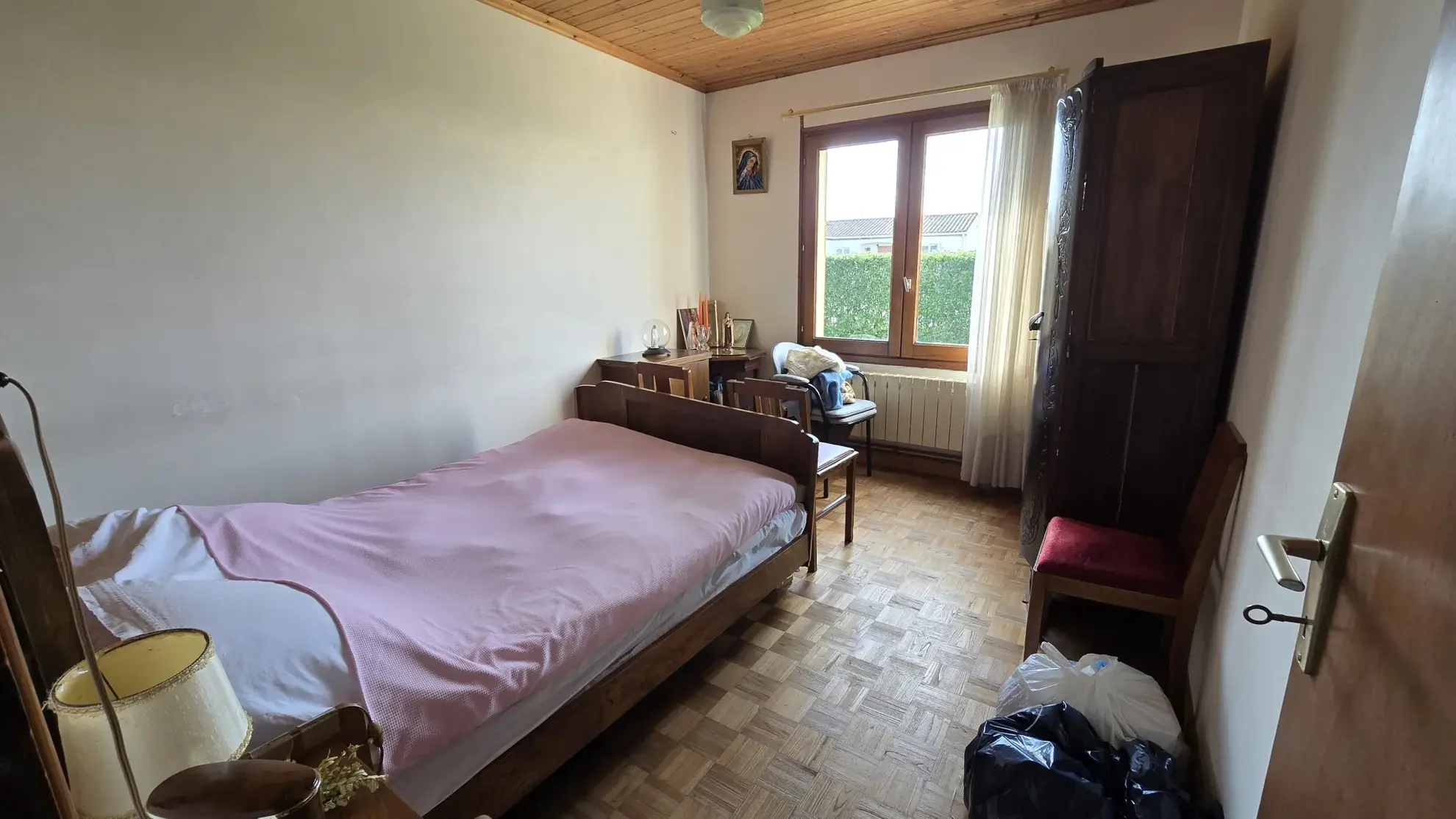 Maison à rafraîchir de 2 chambres avec garage à Saint Jean de liversay 