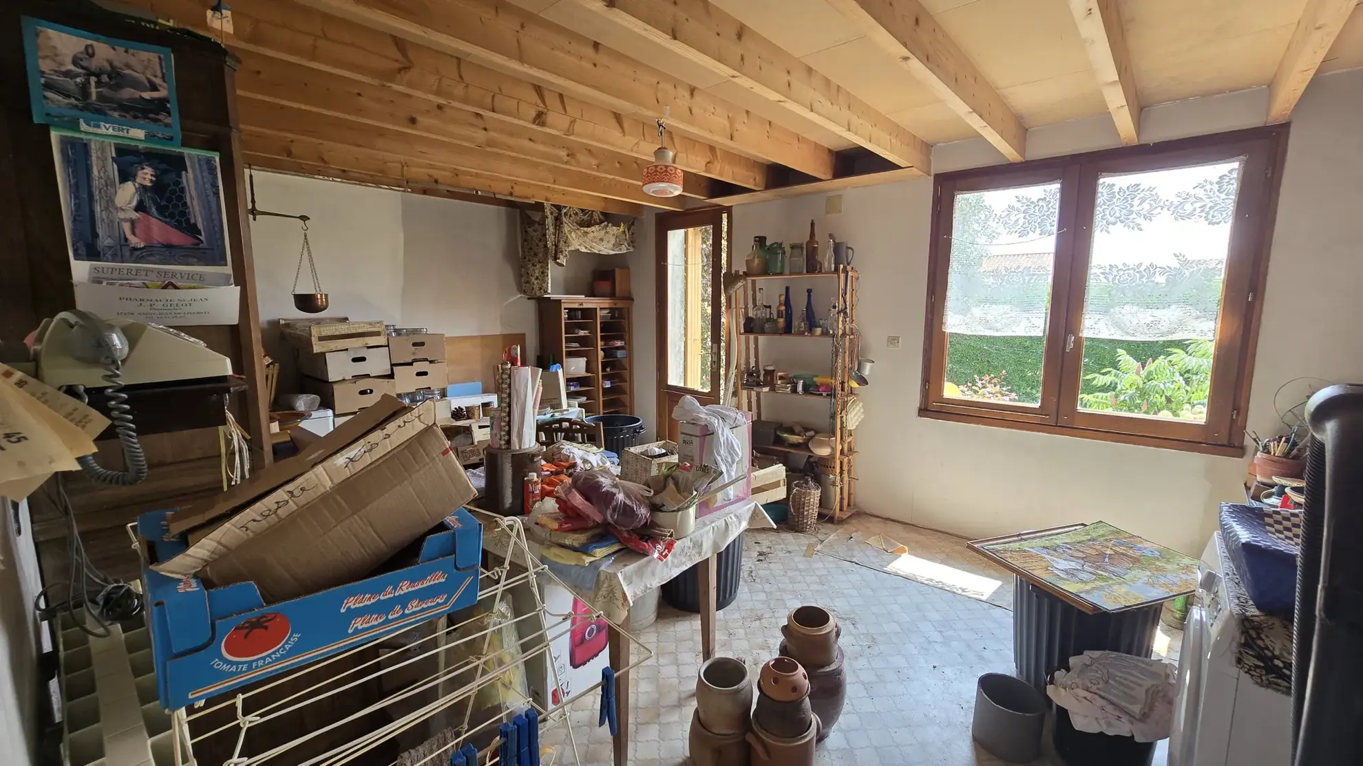 Maison à rafraîchir de 2 chambres avec garage à Saint Jean de liversay 