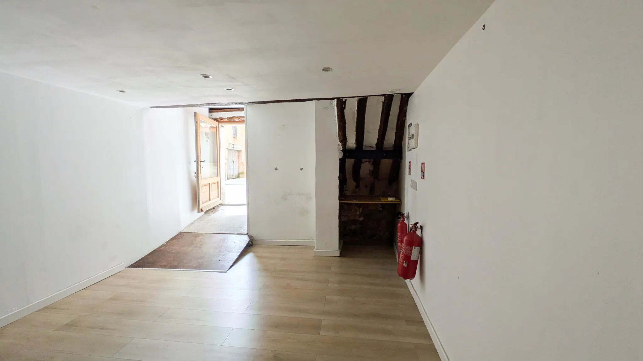 Local commercial de 35 m² en centre-ville de Signes