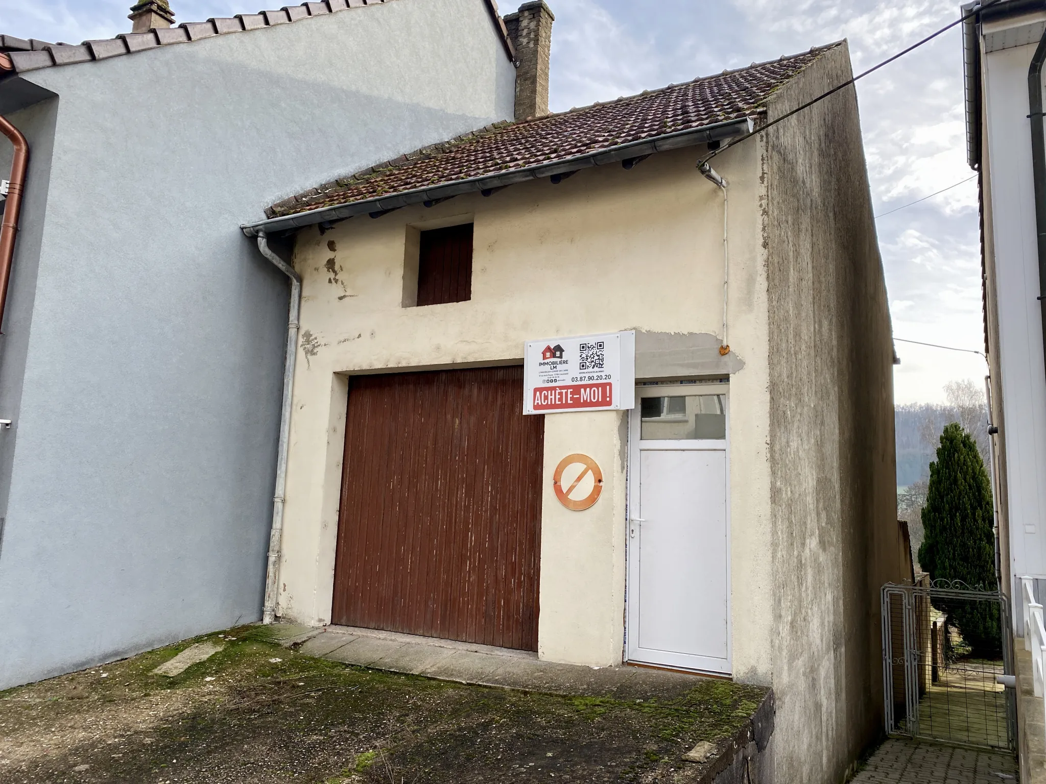 Garage à Varsberg avec potentiel de rénovation sur terrain de 5,02 ares