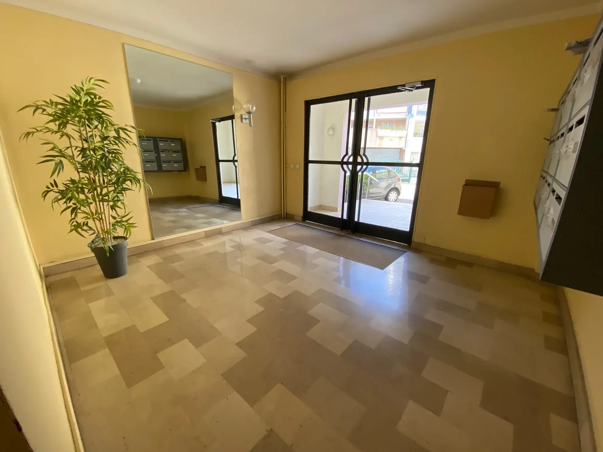 Appartement T2 de 58m² à Nîmes Centre avec Loggia et Cave 