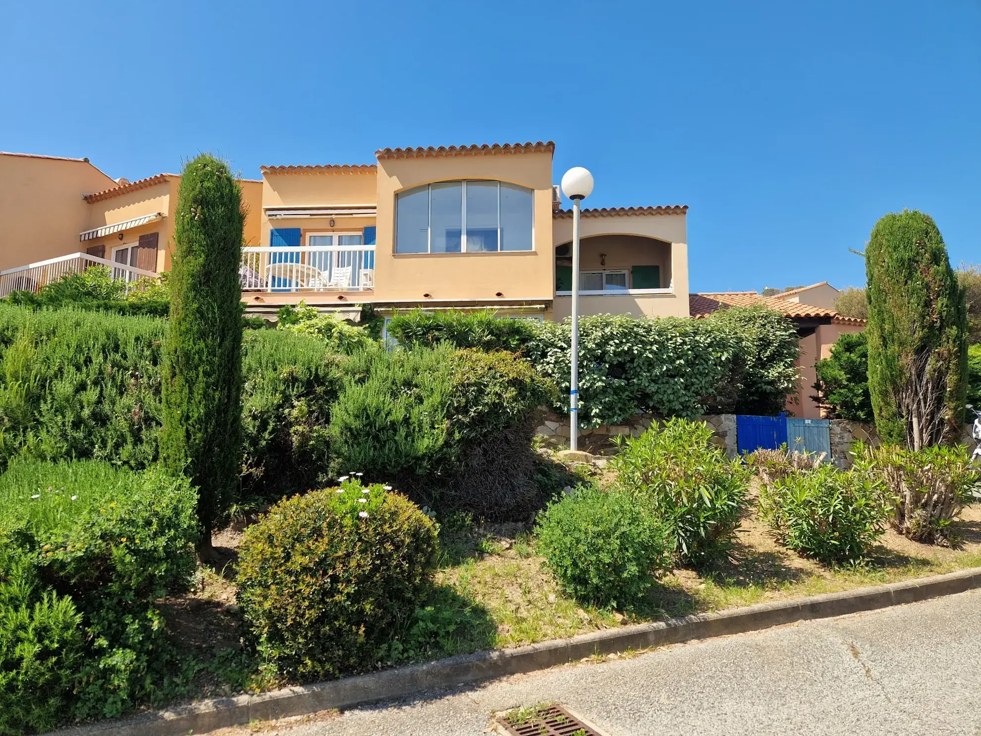 Appartement 2 pièces rénové en front de mer à Saint Aygulf