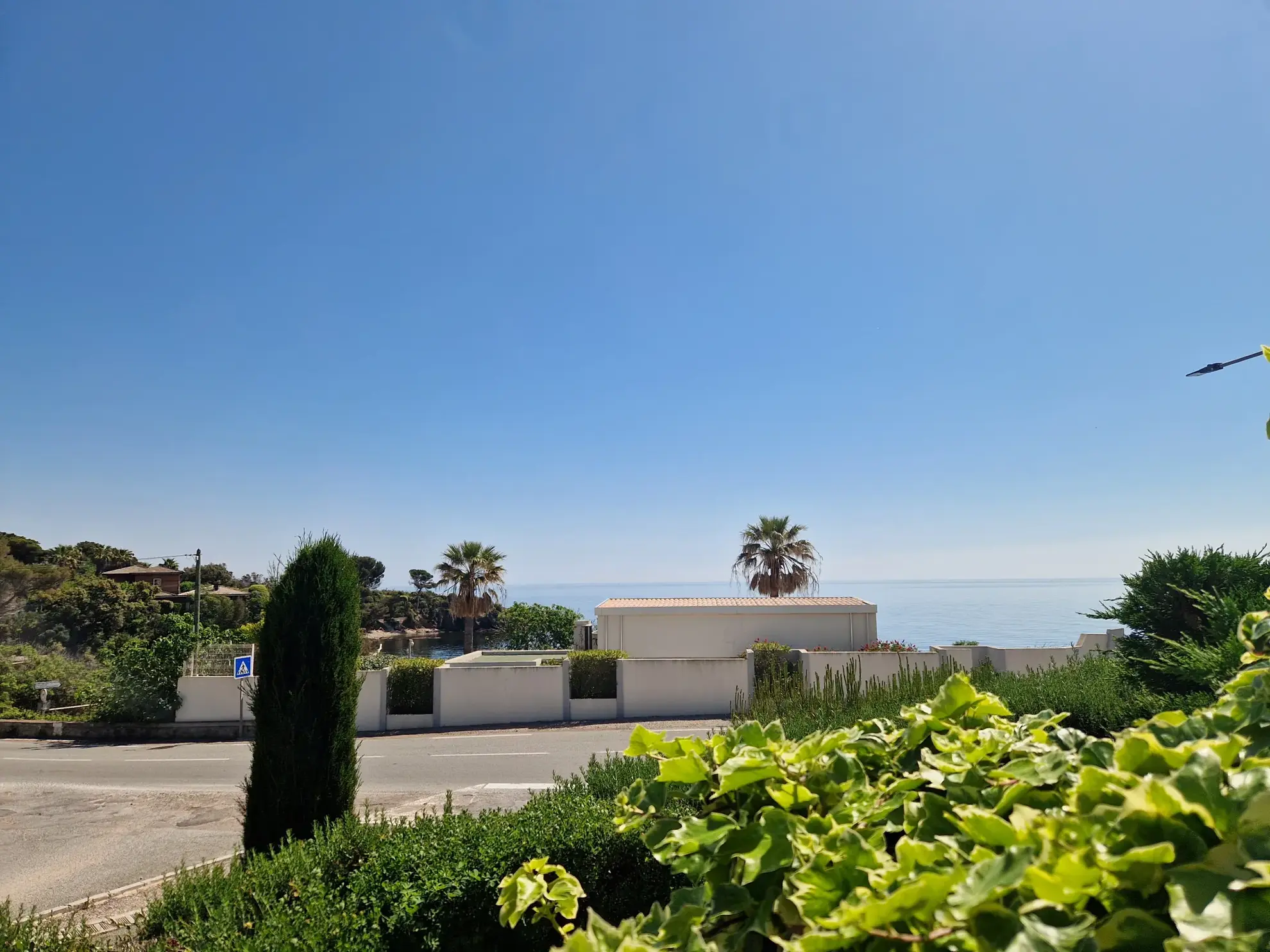 Appartement 2 pièces rénové en front de mer à Saint Aygulf 