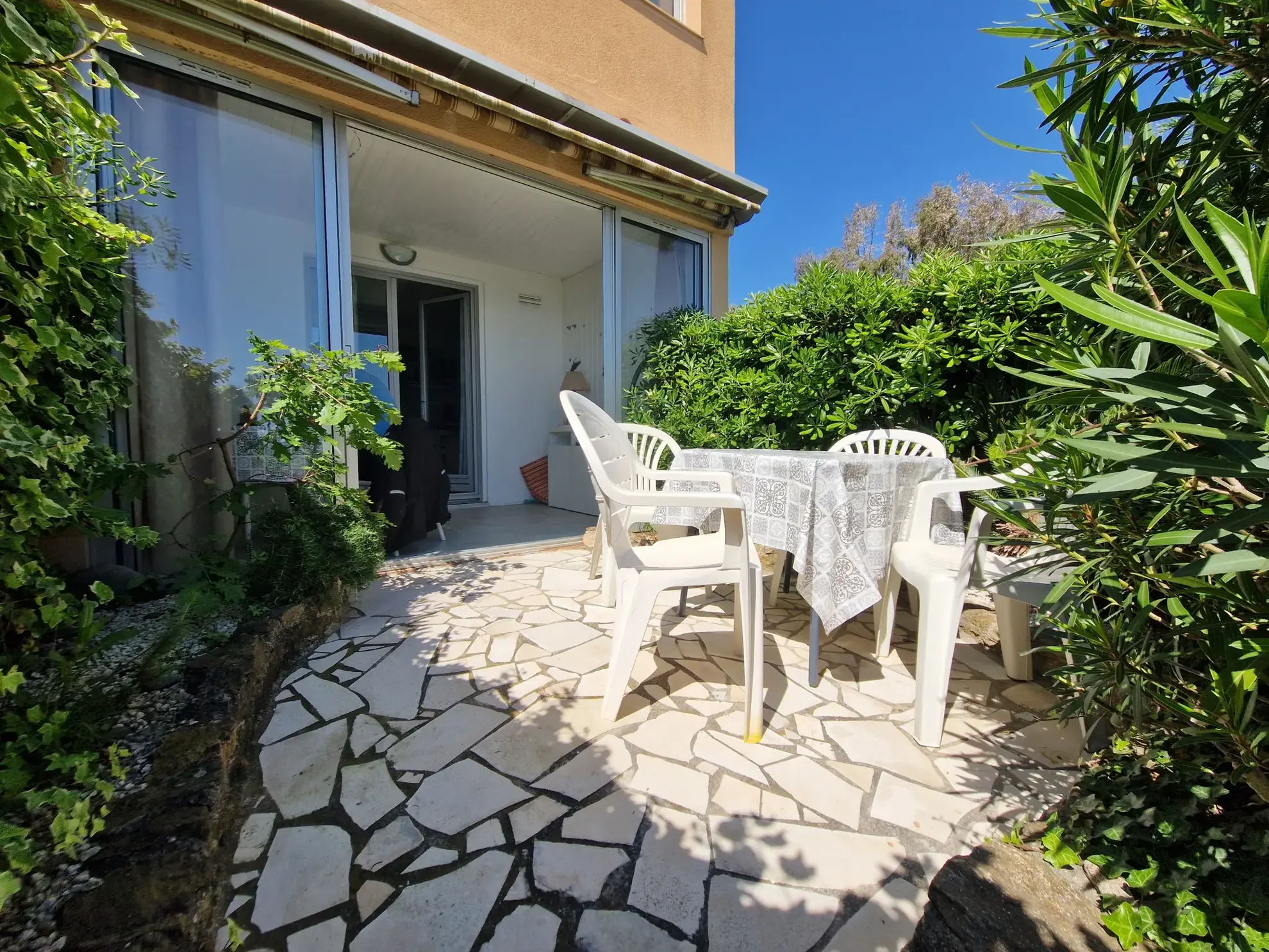 Appartement 2 pièces rénové en front de mer à Saint Aygulf 