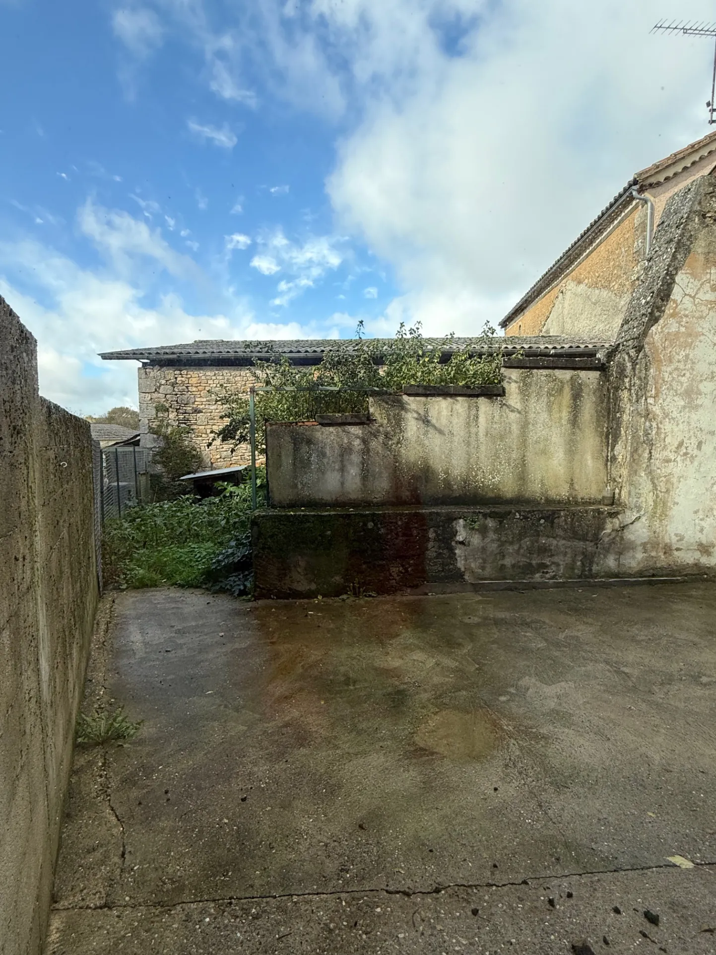 Maison en pierre avec deux logements à vendre à Blanquefort-sur-Briolance 