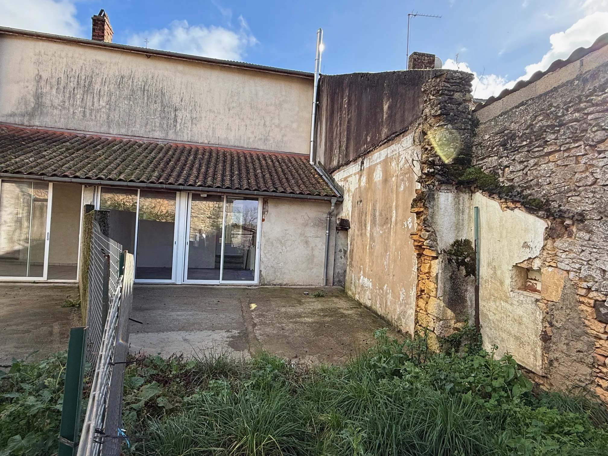 Maison en pierre avec deux logements à vendre à Blanquefort-sur-Briolance 