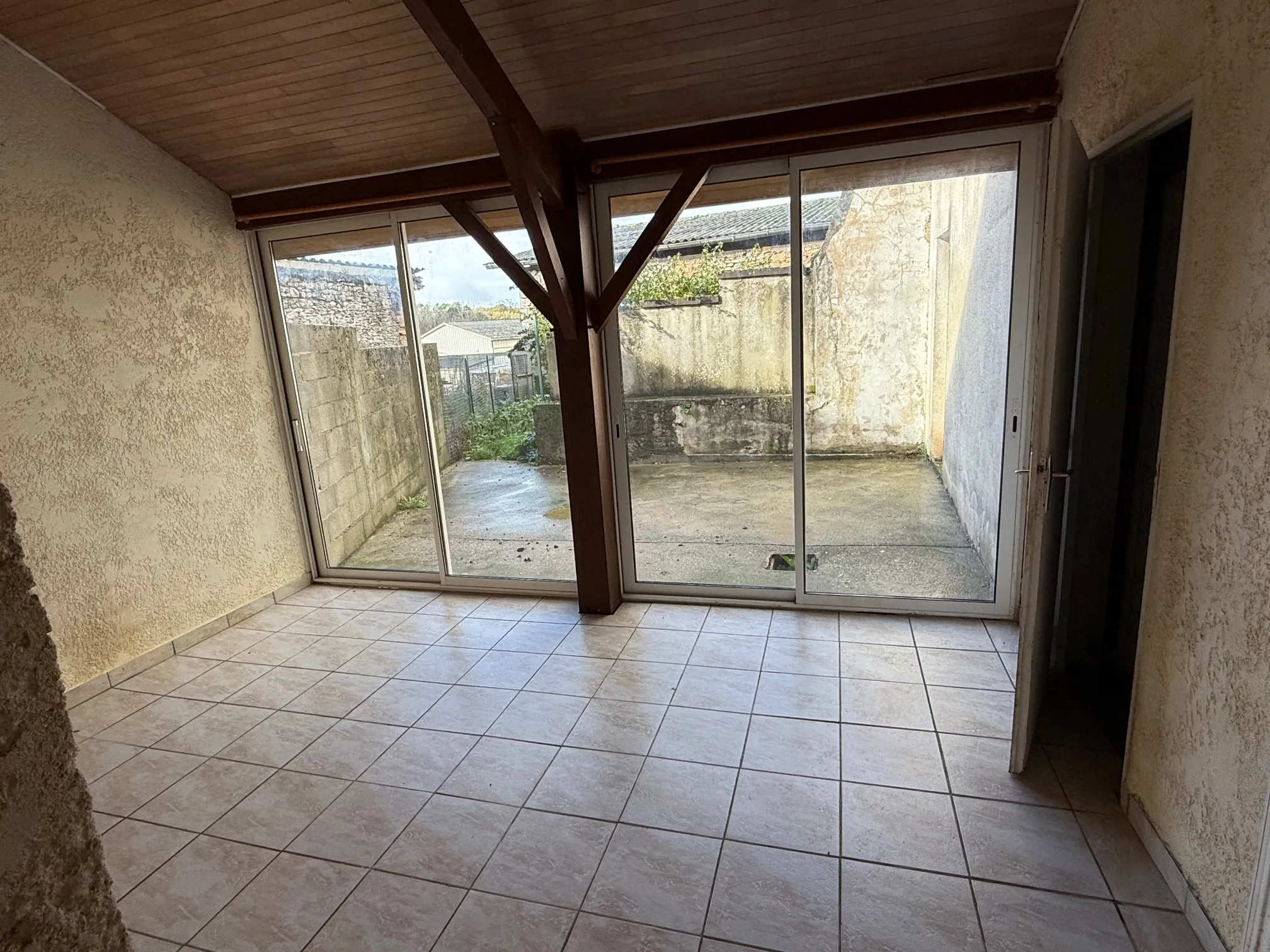 Maison en pierre avec deux logements à vendre à Blanquefort-sur-Briolance 