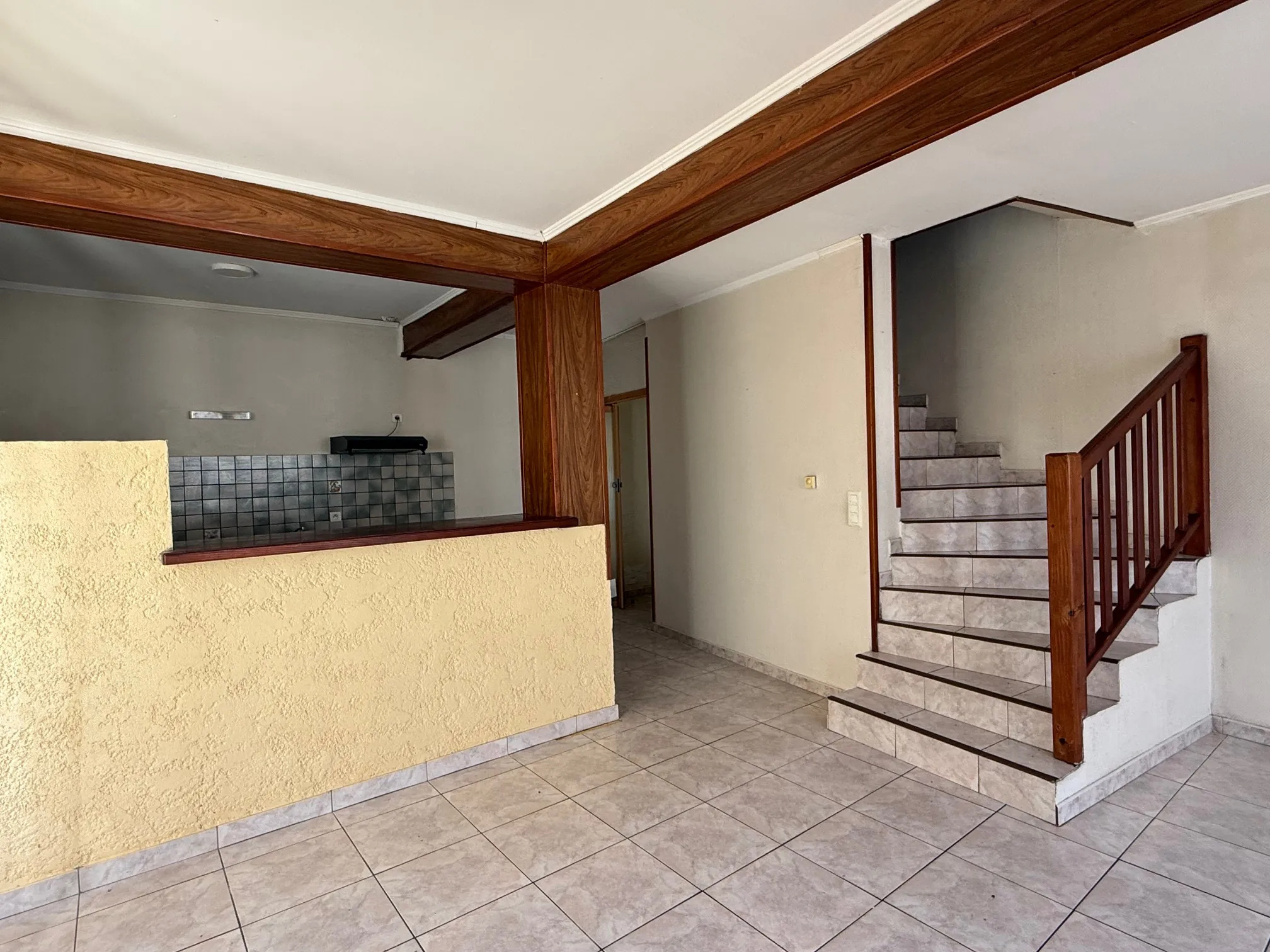 Maison en pierre avec deux logements à vendre à Blanquefort-sur-Briolance 