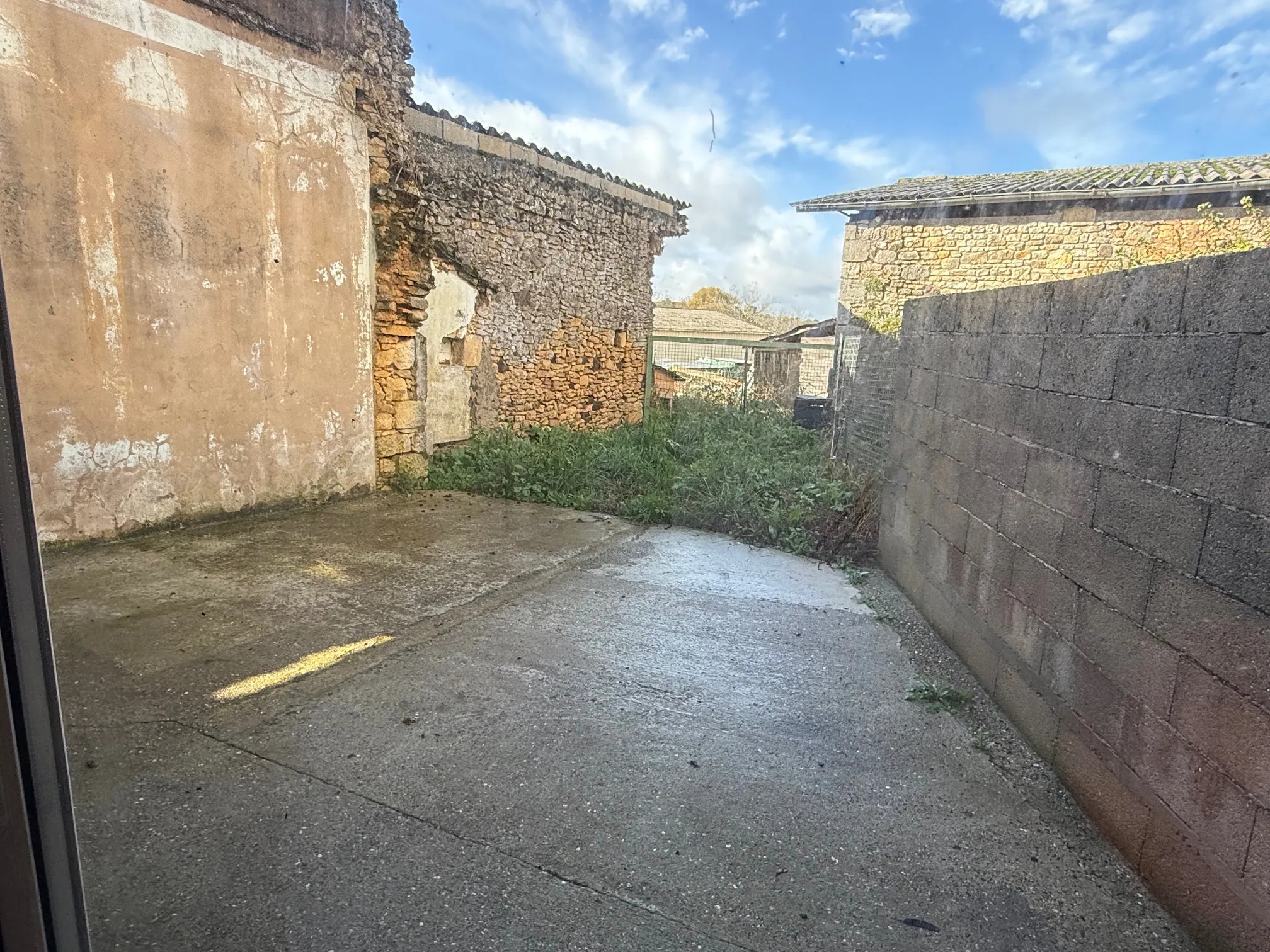 Maison en pierre avec deux logements à vendre à Blanquefort-sur-Briolance 