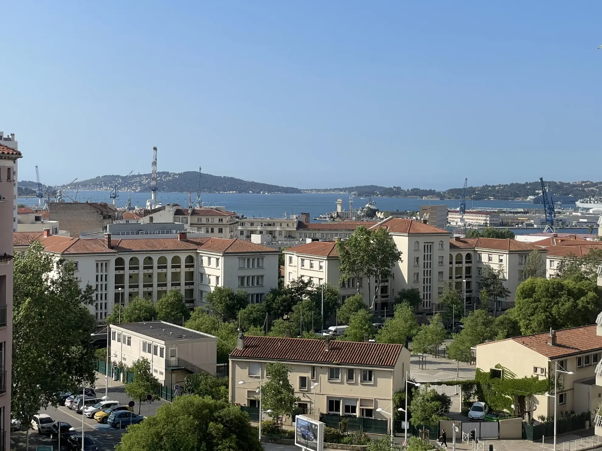 Appartement T2 à Toulon avec vue mer, sécurisé, proche centre-ville et Arsenal