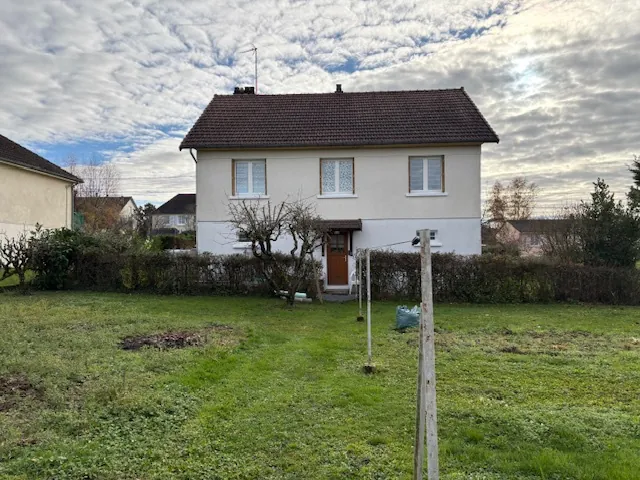 Pavillon avec sous-sol, proche collège à Cercy la Tour 