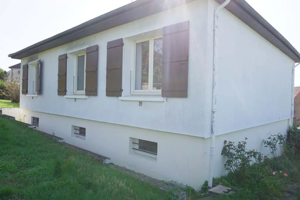 A vendre maison avec sous-sol à GUEUGNON – 82 m², vue dominante et terrain de 1015 m² 