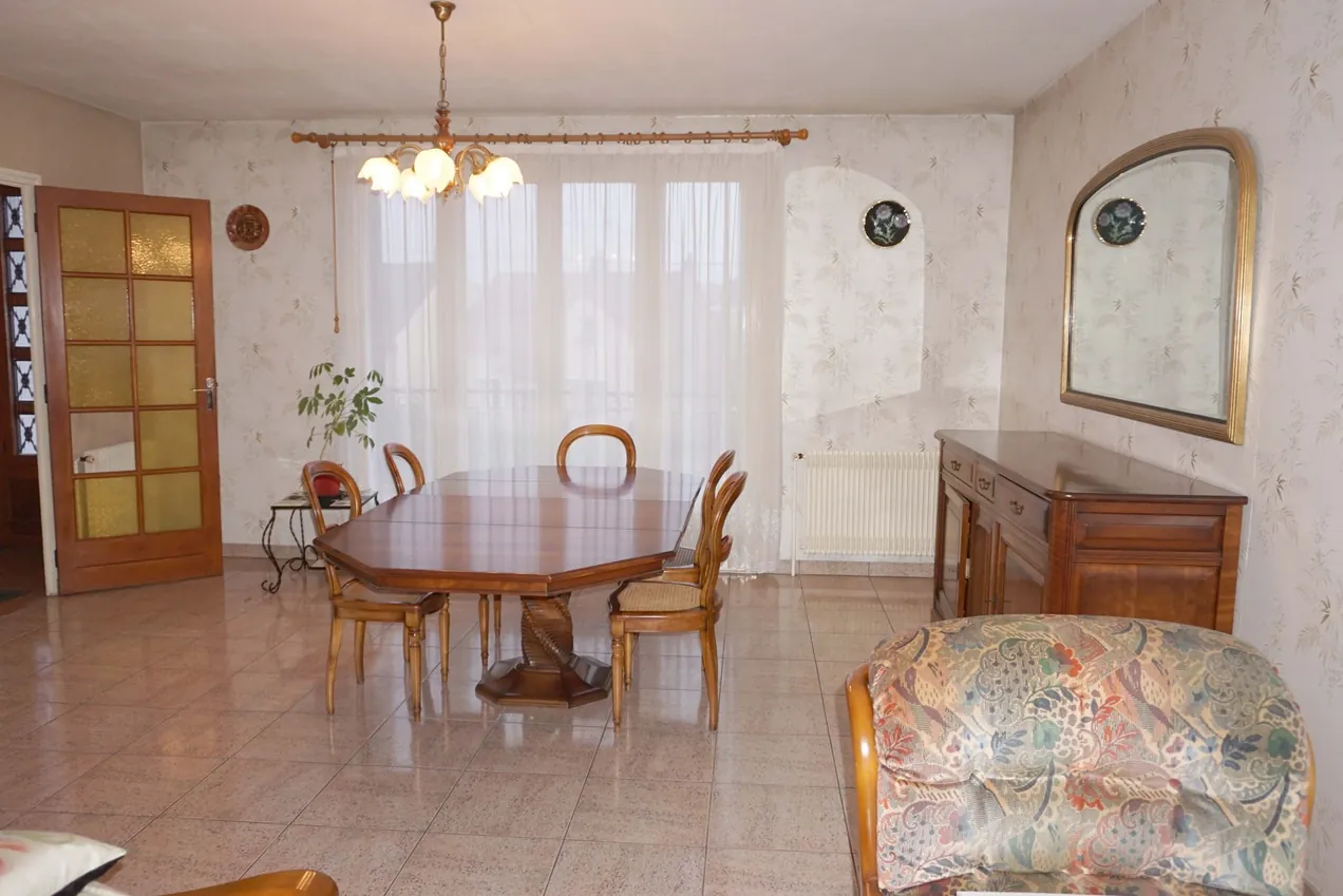 A vendre maison avec sous-sol à GUEUGNON – 82 m², vue dominante et terrain de 1015 m² 