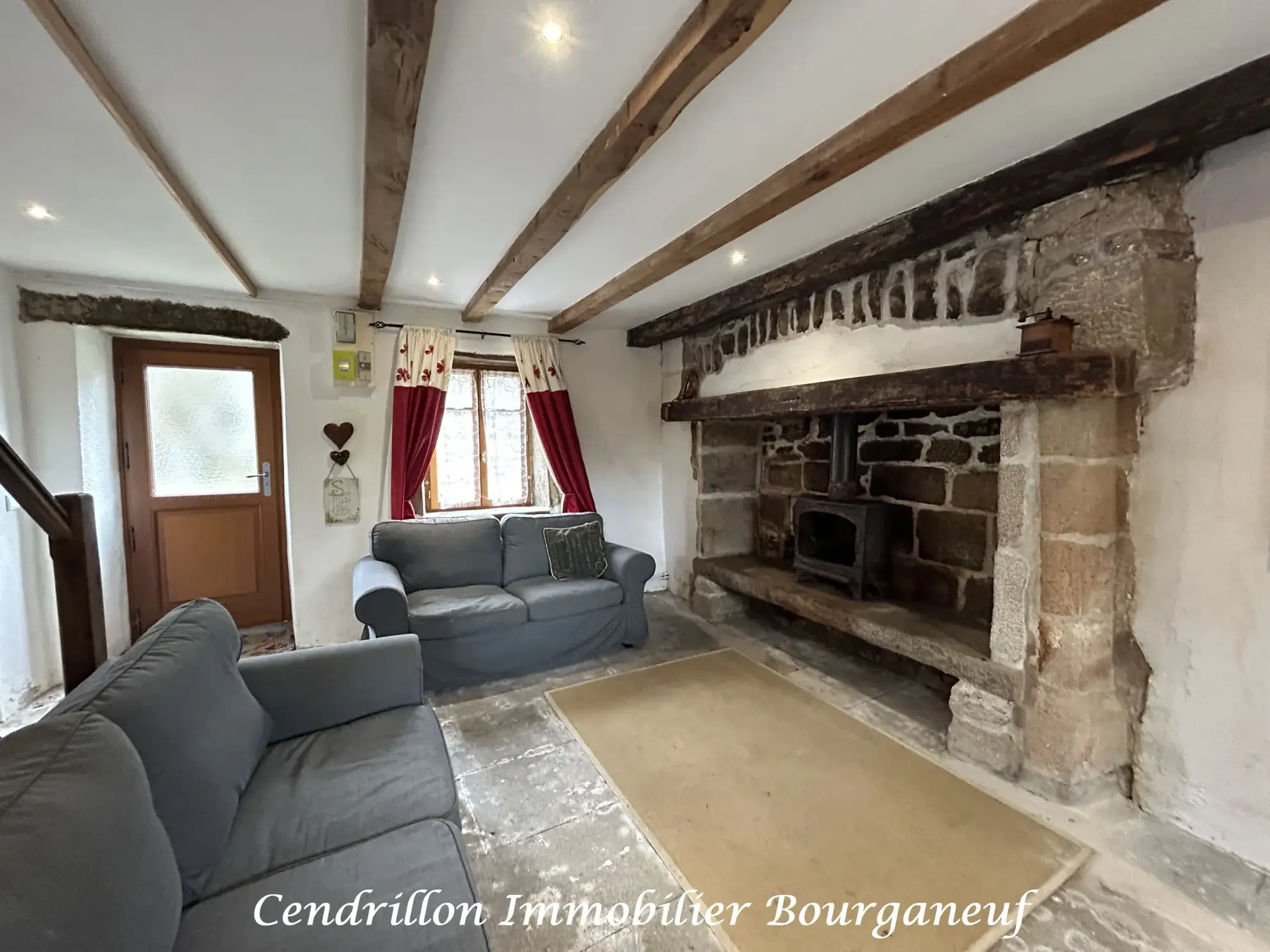 Maison en pierres de 60 m² avec 2 chambres à Soubrebost, vue dégagée et cour ou terrasse 