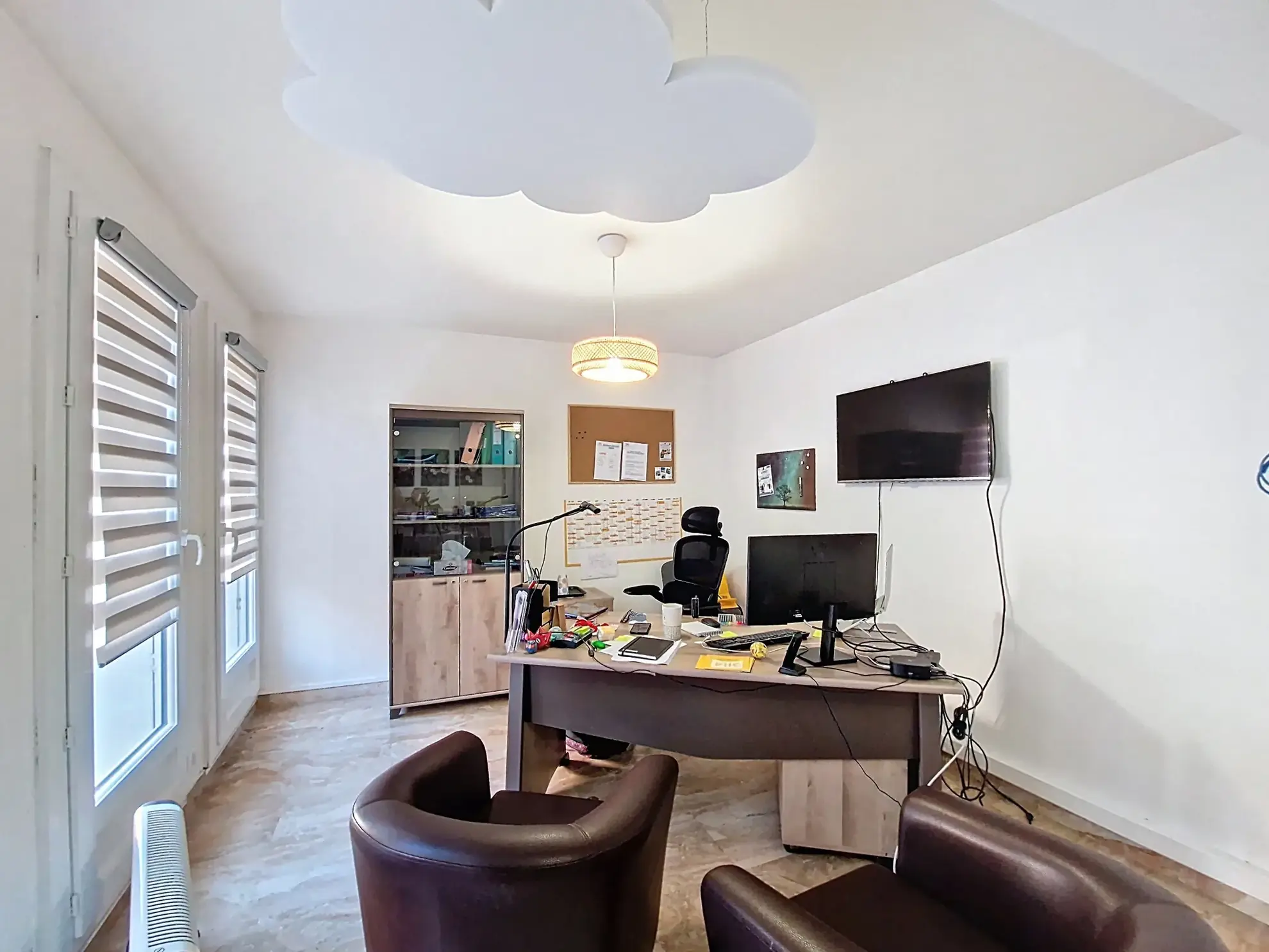 À vendre locaux commerciaux rénovés en centre-ville de Guéret, excellente opportunité d'investissement 