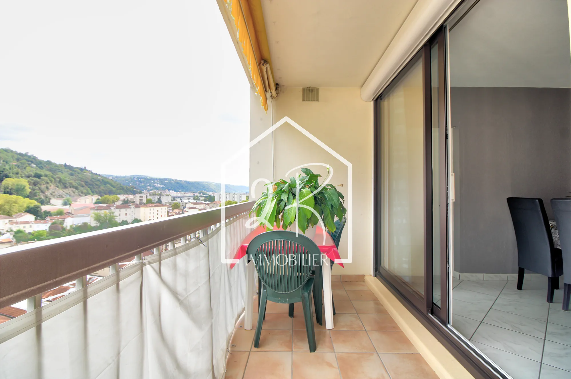 Appartement T4 de 80 m² à Vienne avec Balcons, Cave, Dernier étage