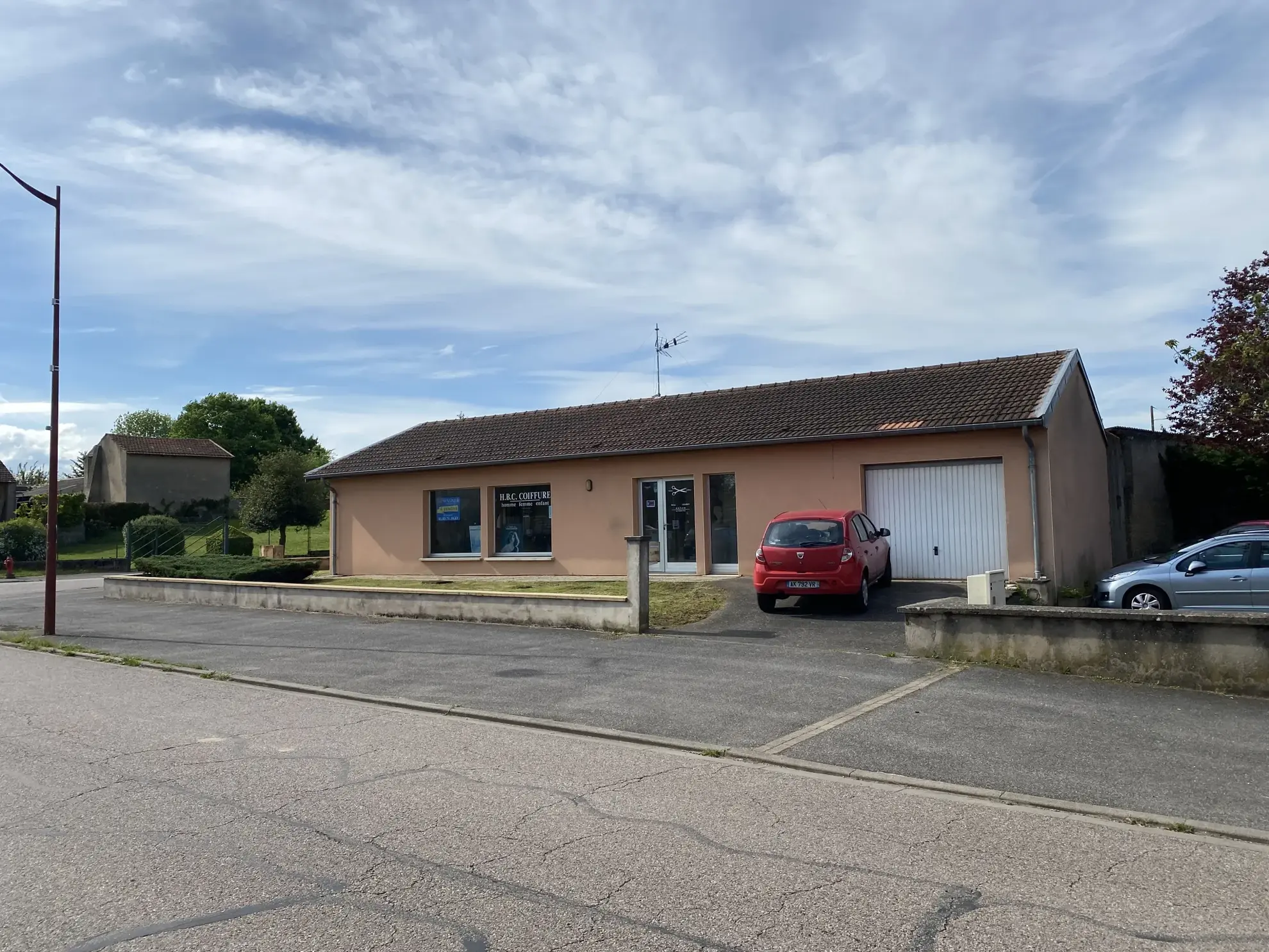 Local professionnel de 100 m² à Bénaménil – Idéal pour commerce ou habitation