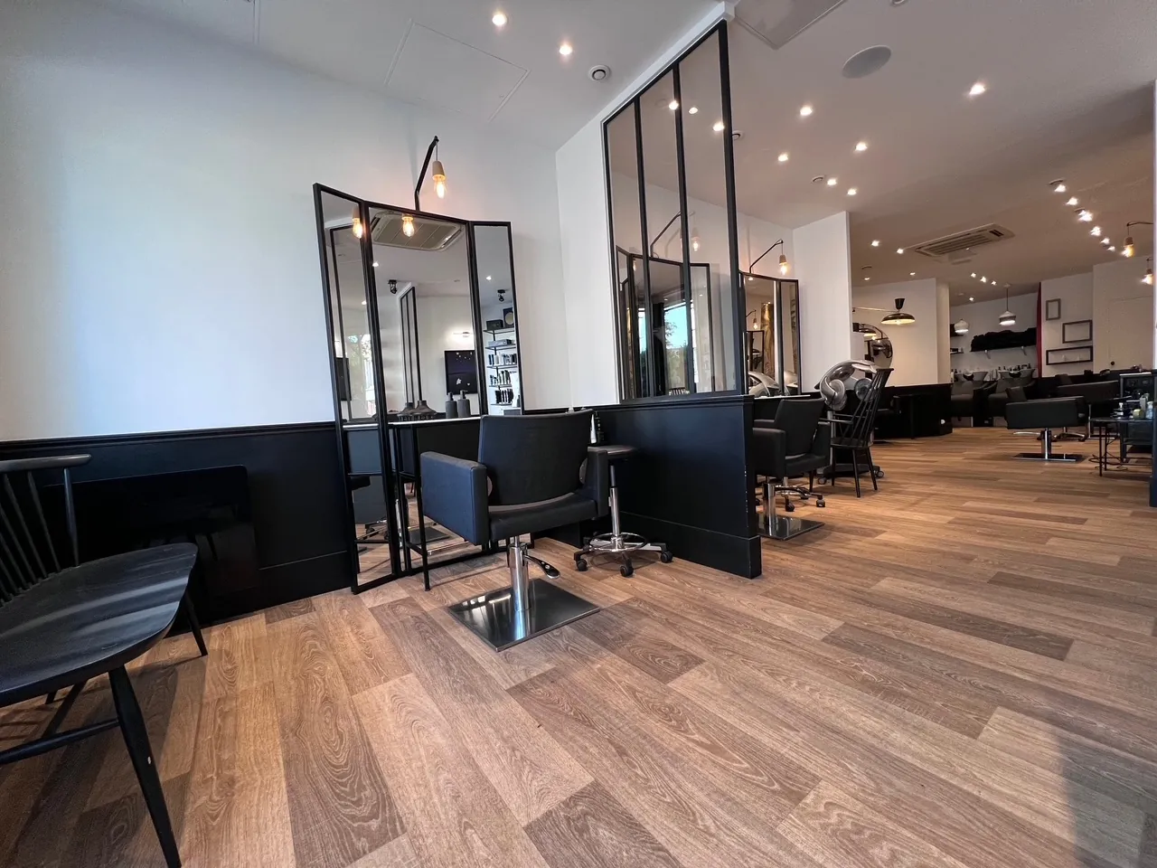 Fonds de commerce salon de coiffure à Rueil-Malmaison proche RER A 