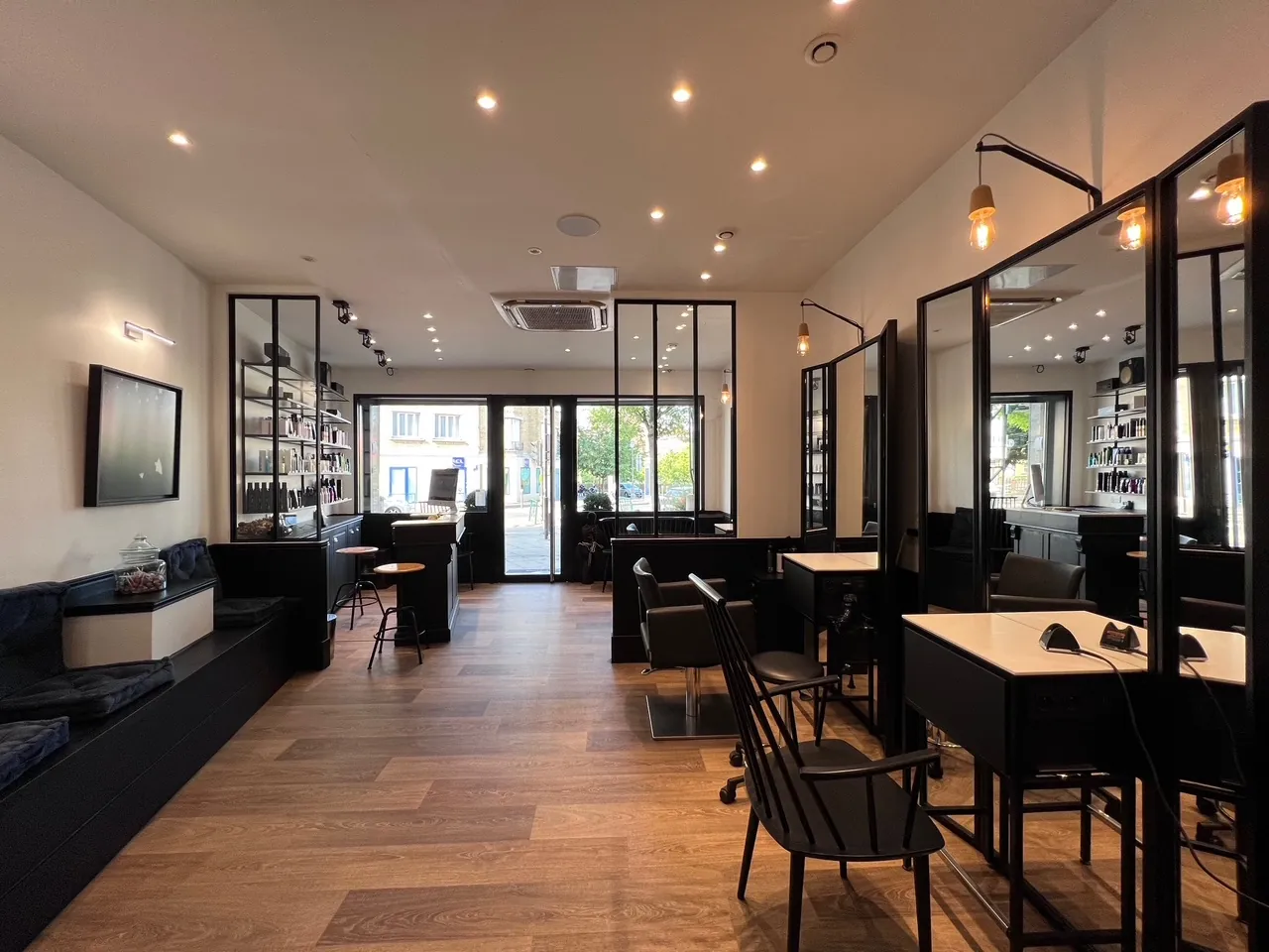 Fonds de commerce salon de coiffure à Rueil-Malmaison proche RER A 